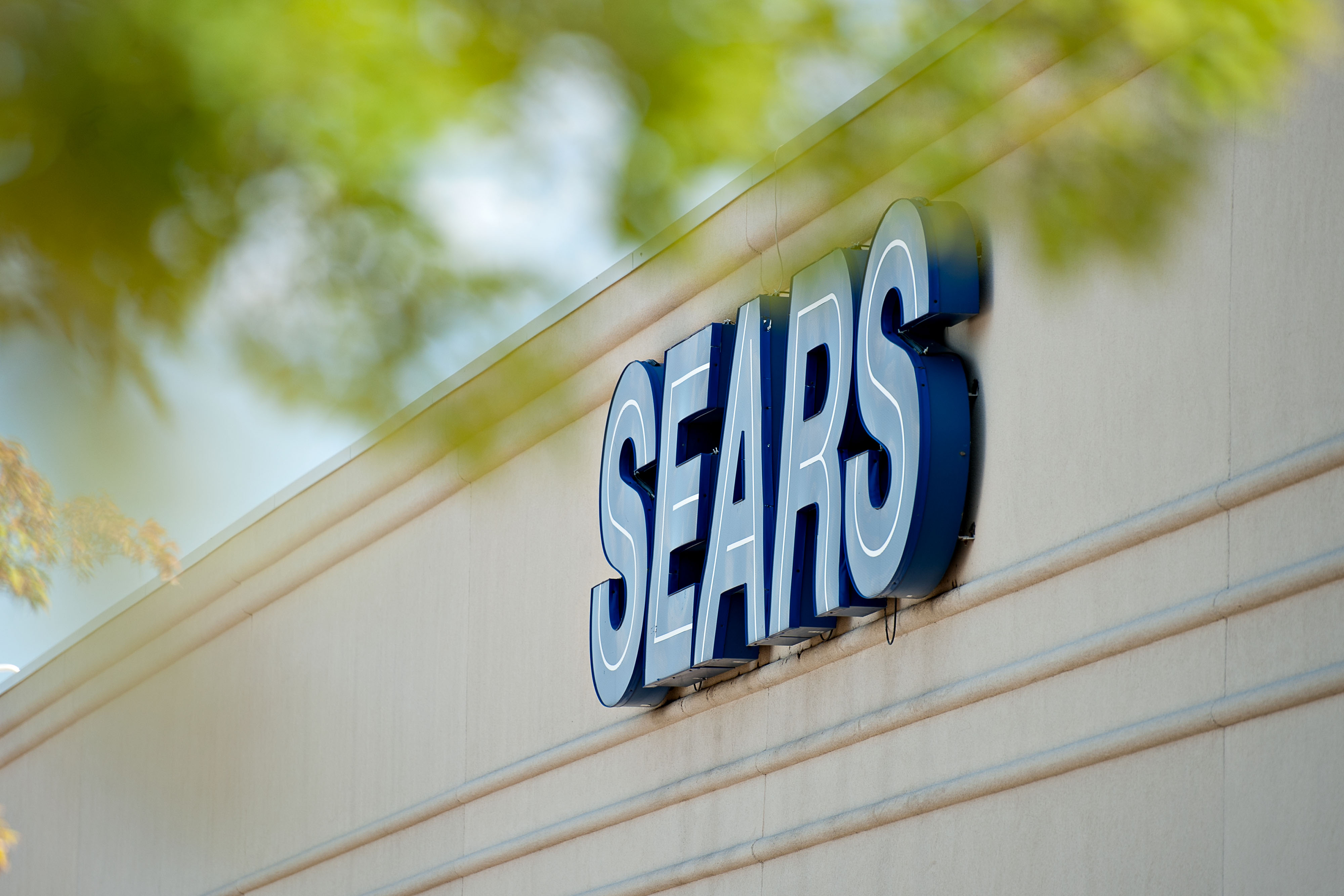 A Sears store stands in Peoria, Illinois, U.S., on Friday, Aug. 16, 2013. Sears Holdings Corp. is scheduled to release second quarter earnings on Aug. 22. Photographer: Daniel Acker/Bloomberg via Getty Images