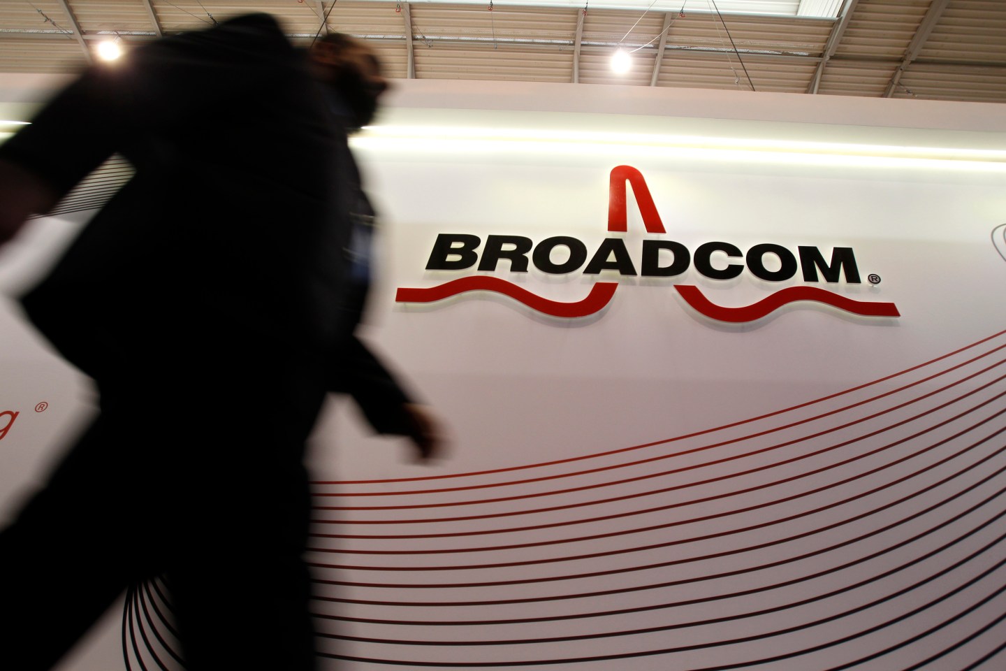 Chip company Avago in talks to buy Broadcom
