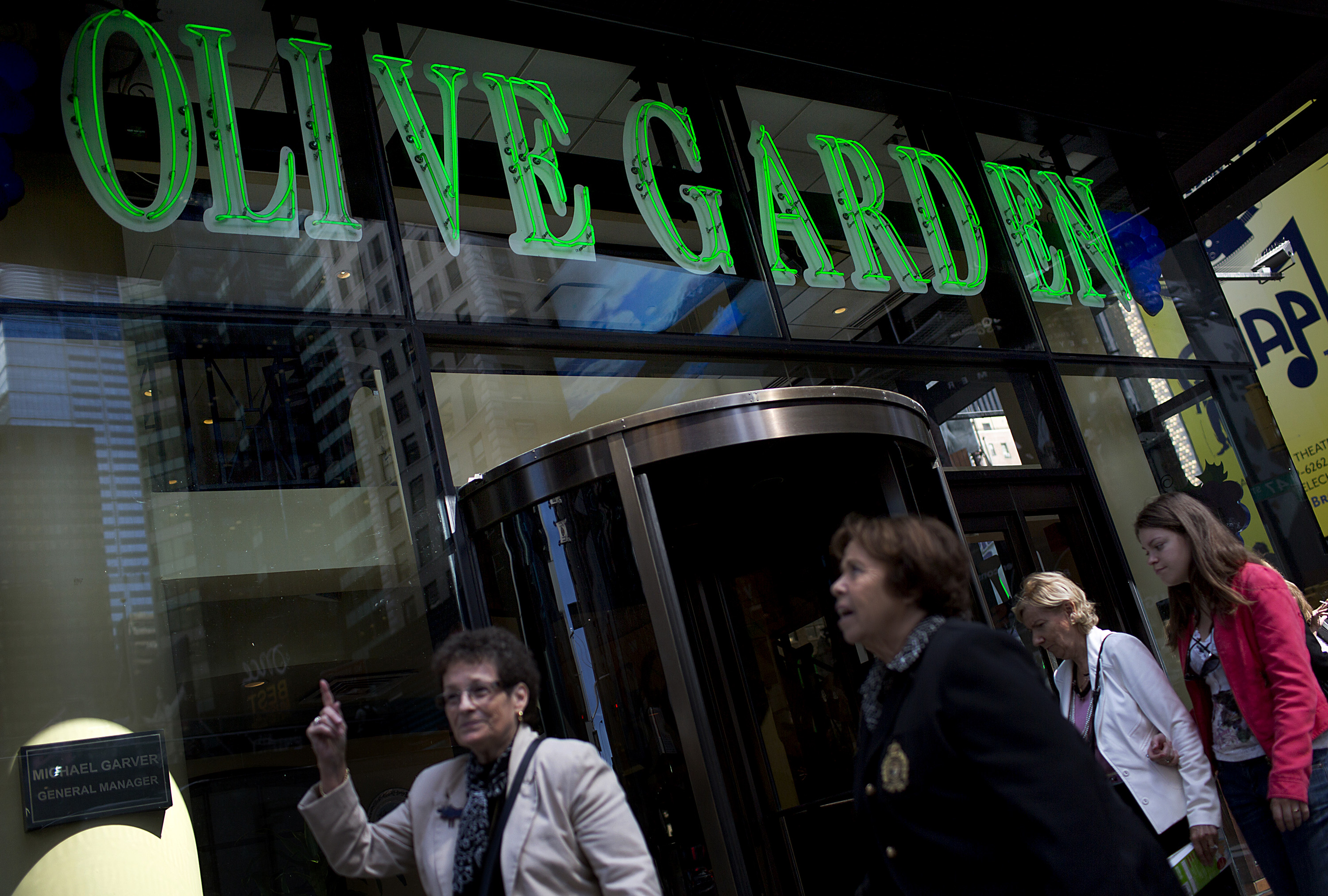 Exterior Views of Red Lobster And Olive Garden Ahead of Darden Restaurants Earns