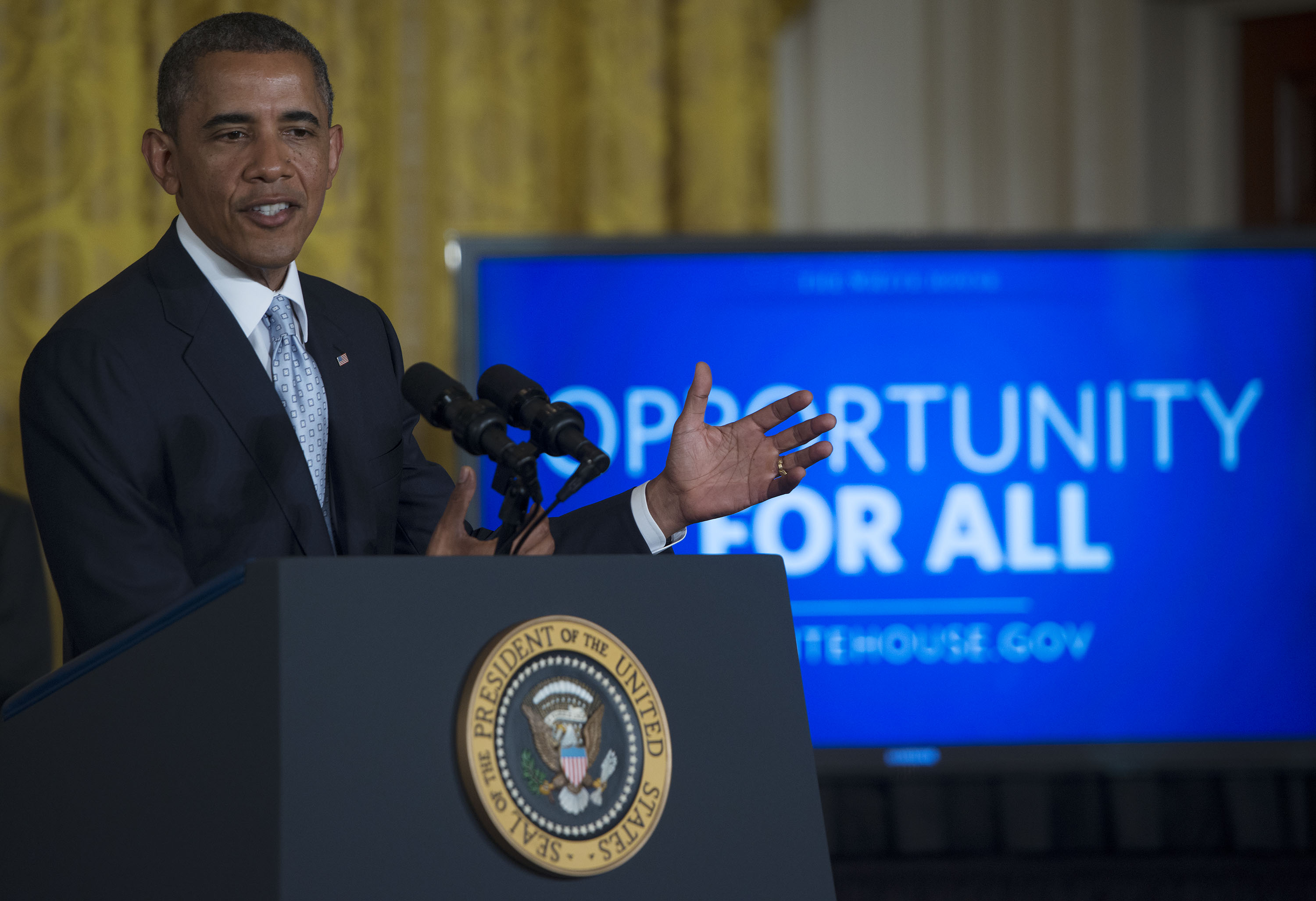 Obama Signs Presidential Memorandum On Reducing Student Loan Debt