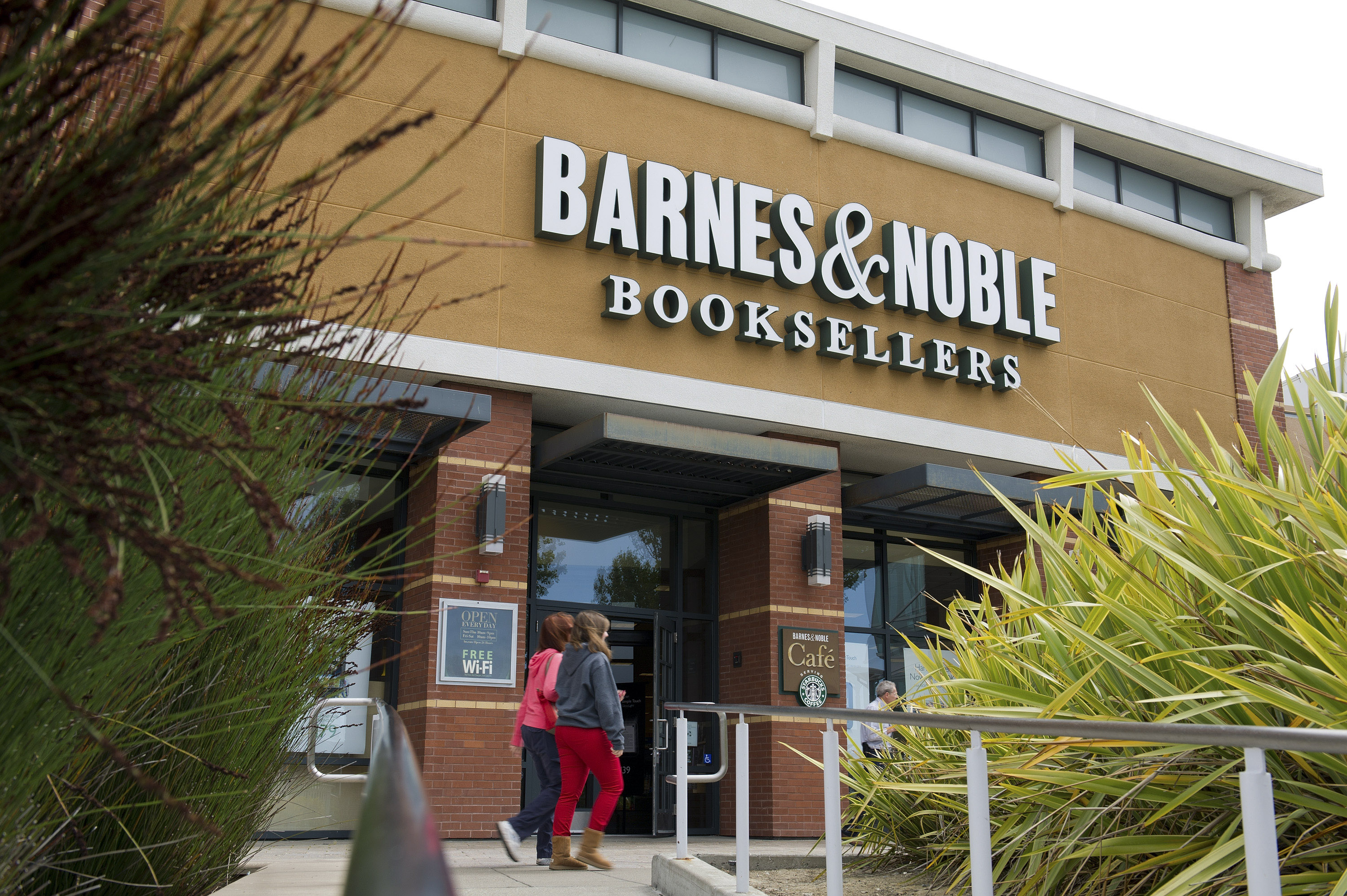 General Views Of Barnes & Noble Ahead Of Earnings Data