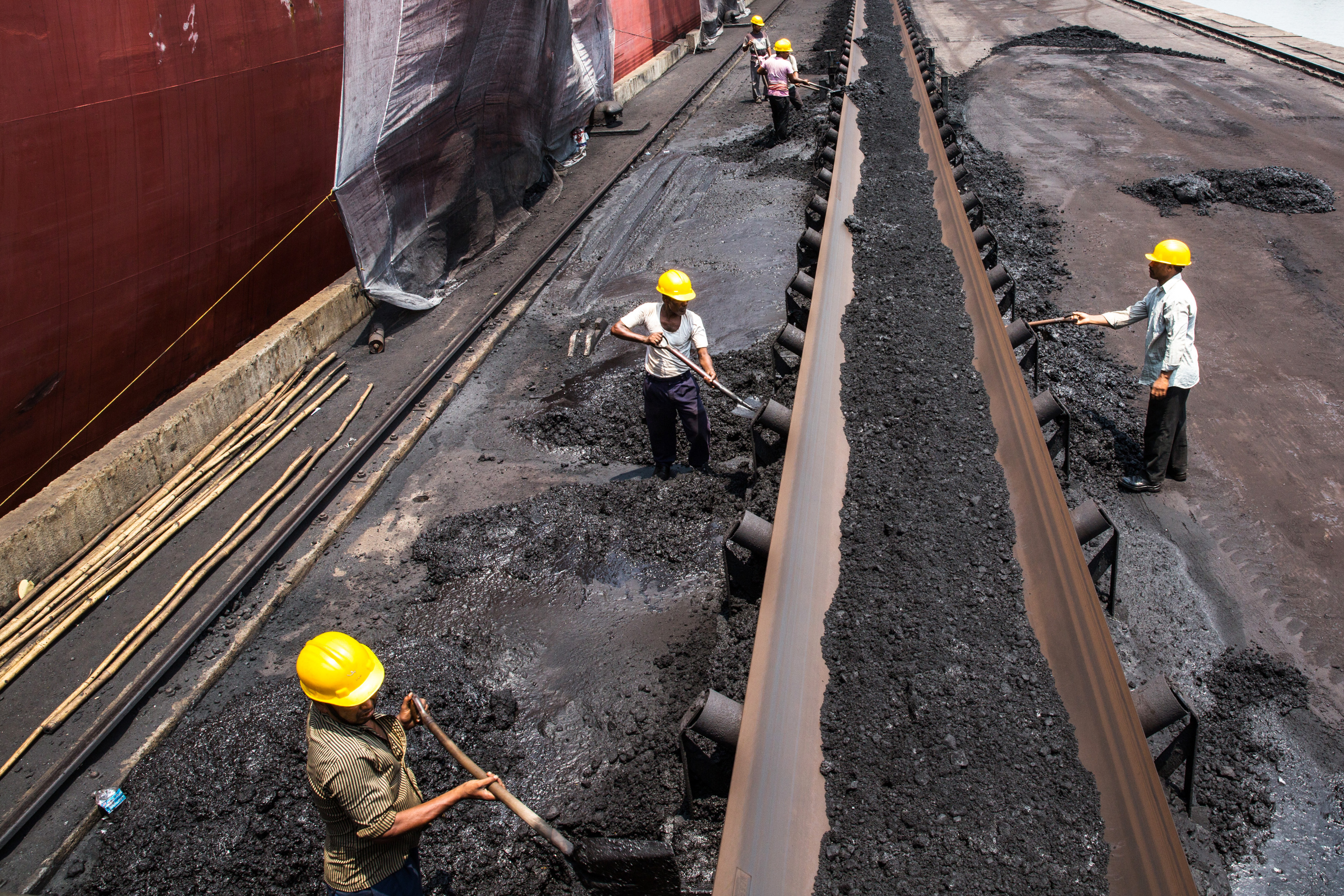 Operations Inside Kolkata And Haldia Ports As Imports and Exports Fall