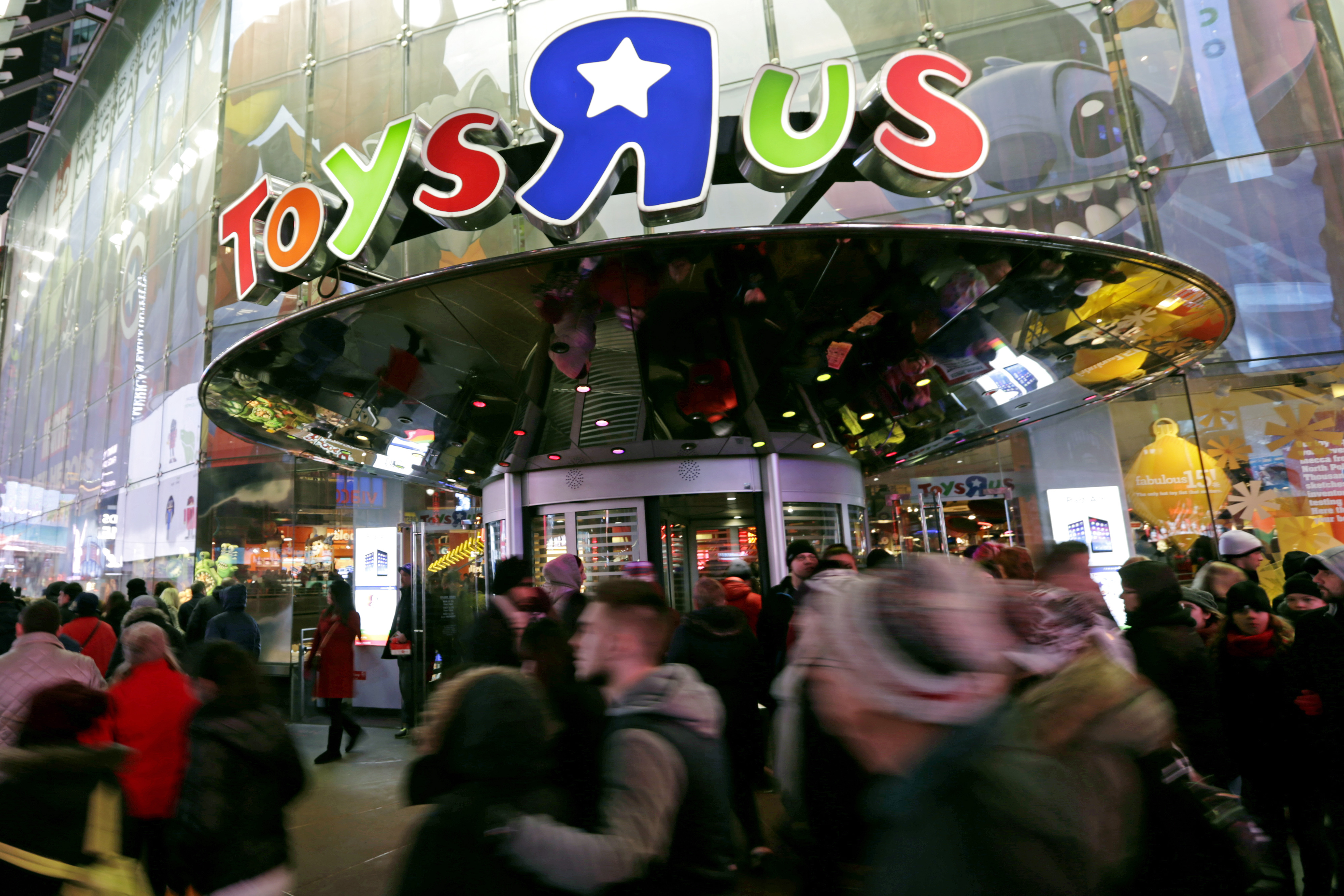 Shoppers Inside Toys R Us Inc. Stores Ahead Of Black Friday Sales
