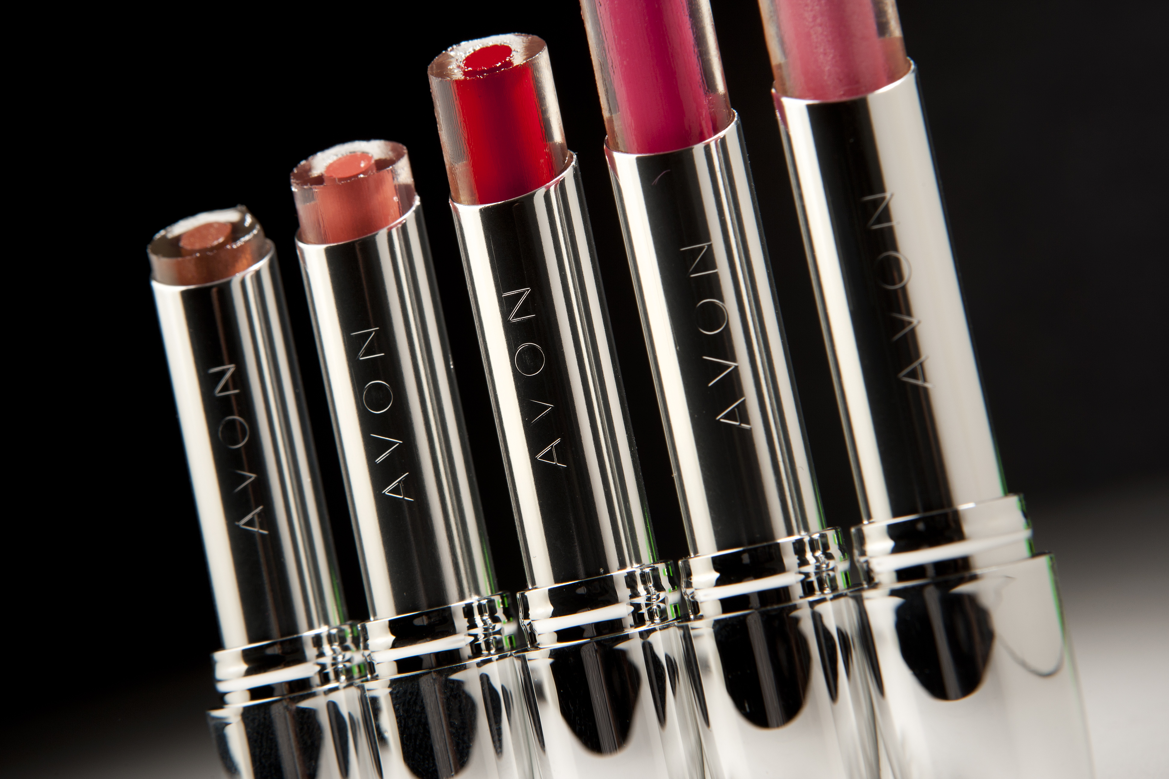Avon Gains Most in Two Months on Plan to Eliminate Jobs