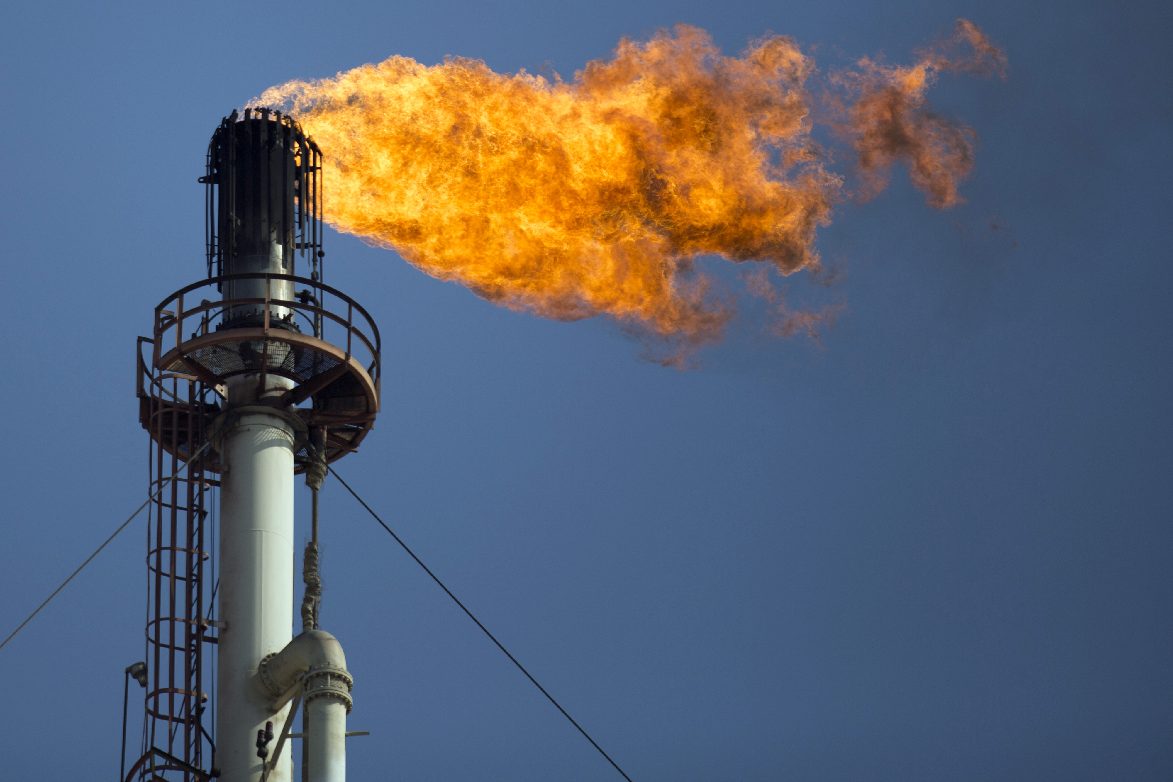 Oil Declines Below 60USD A Barrel