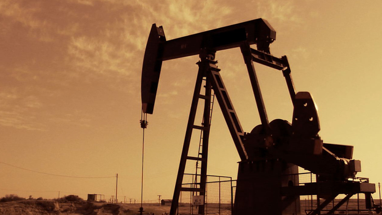 Falling oil prices led to huge layoffs in January