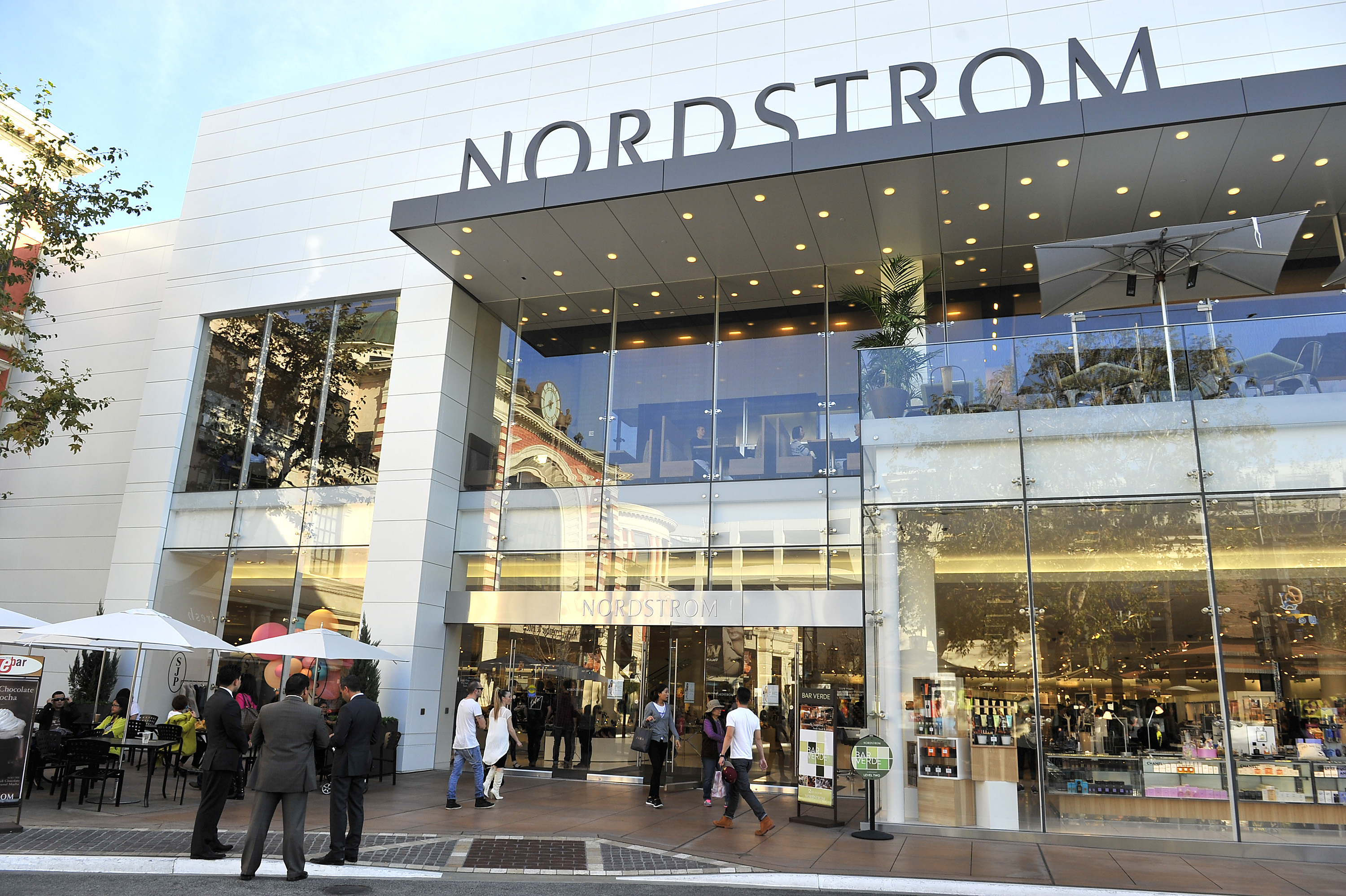 Sarah Jessica Parker Meets Customers During SJP Collection Event At Nordstrom At The Grove