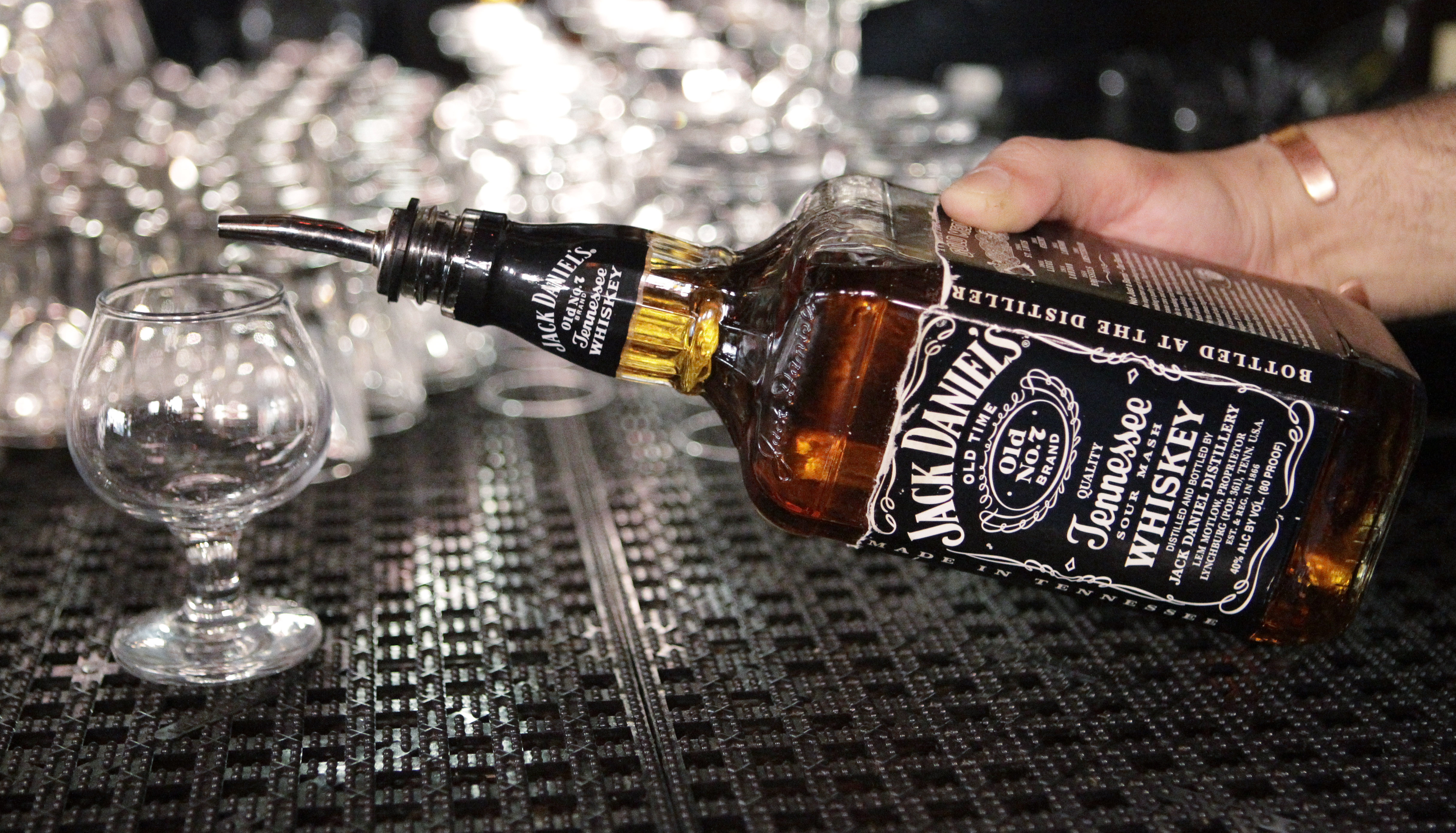 Earns Brown Forman
