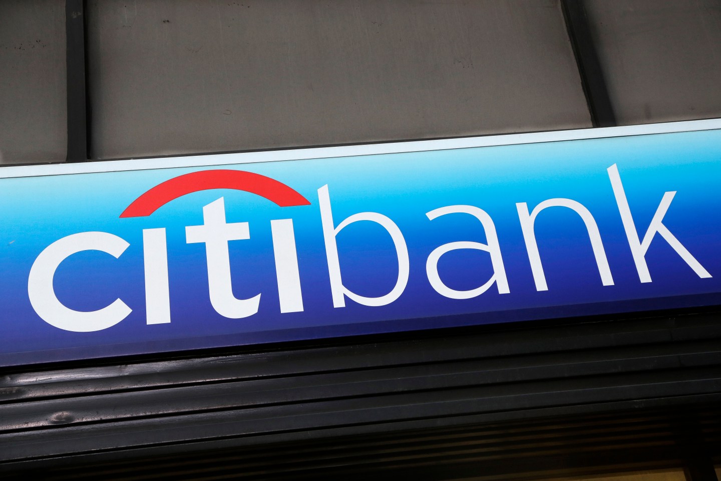 Earns Citigroup