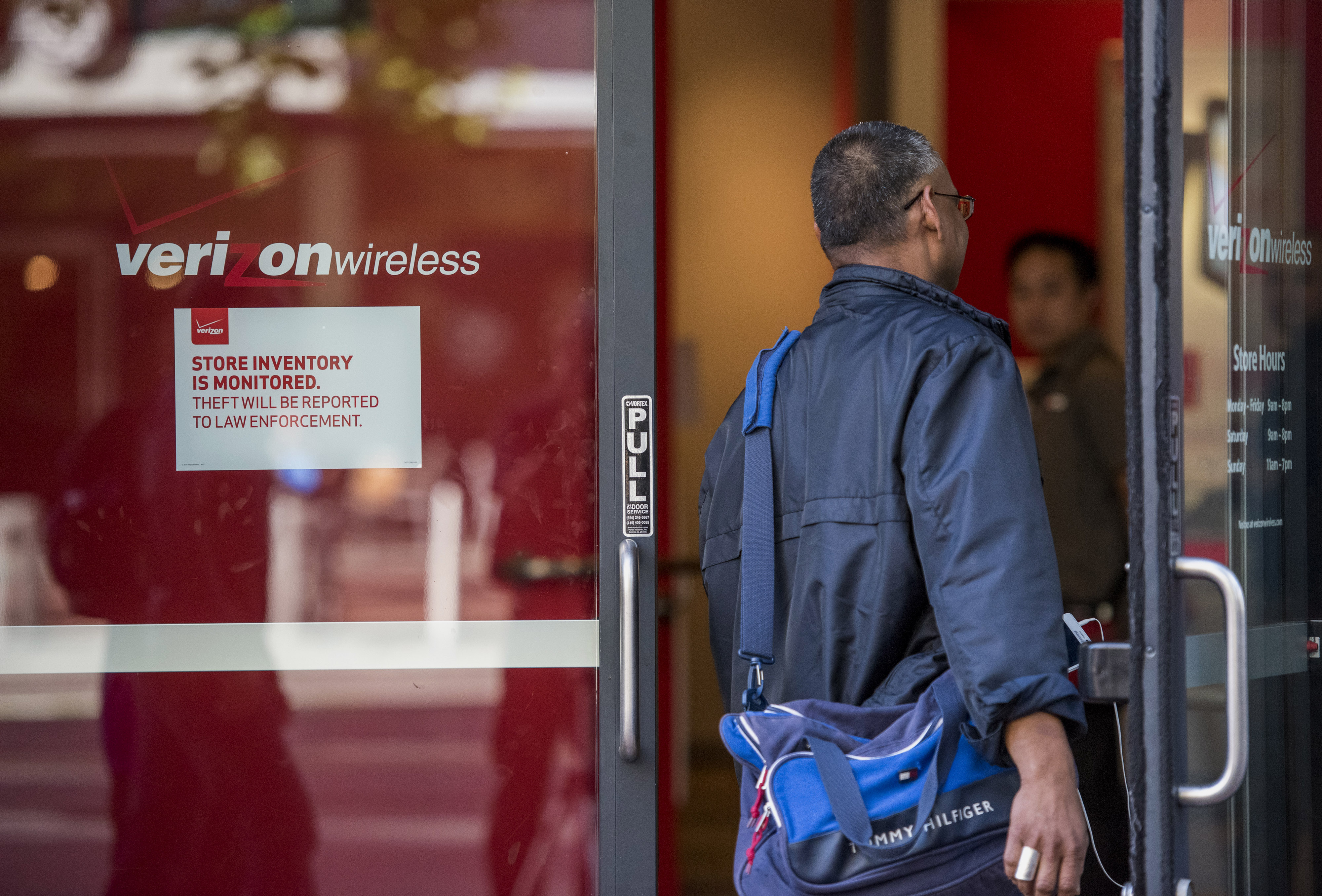 A pedestrian enters a Verizon Communications Inc. store in San Francisco, California, U.S., on Wednesday, April 15, 2015. Verizon Communications Inc. is scheduled to release earnings data on April 21. Photographer: David Paul Morris/Bloomberg