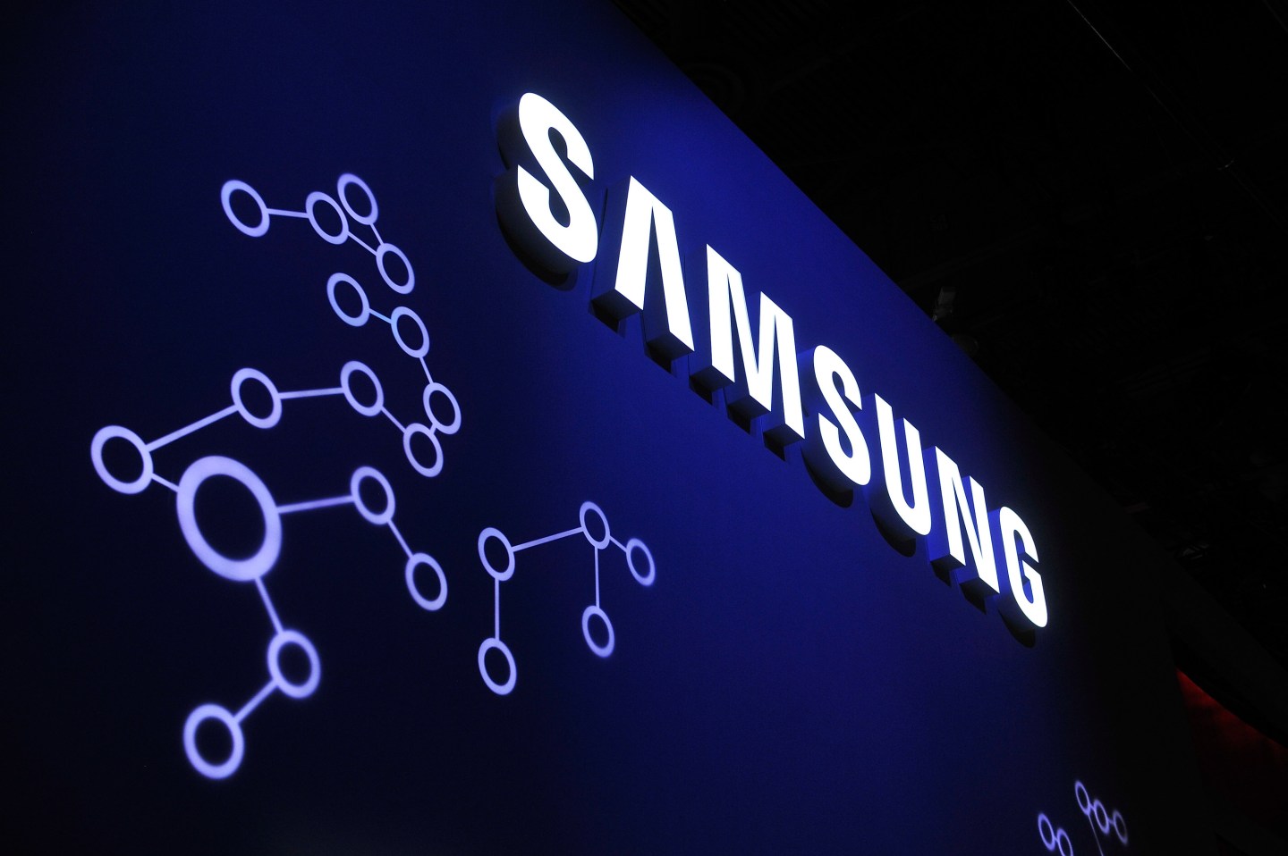 Samsung to cut price of Galaxy S6 lineup to boost sales