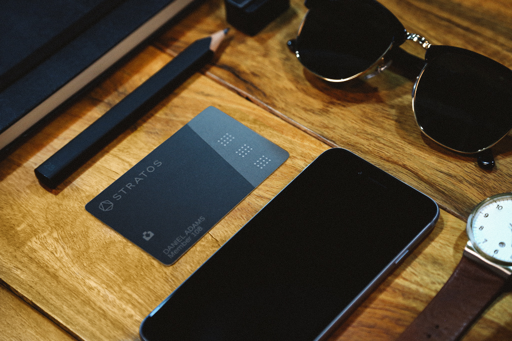 One card to rule them all? Stratos smart card replaces the need for a wallet