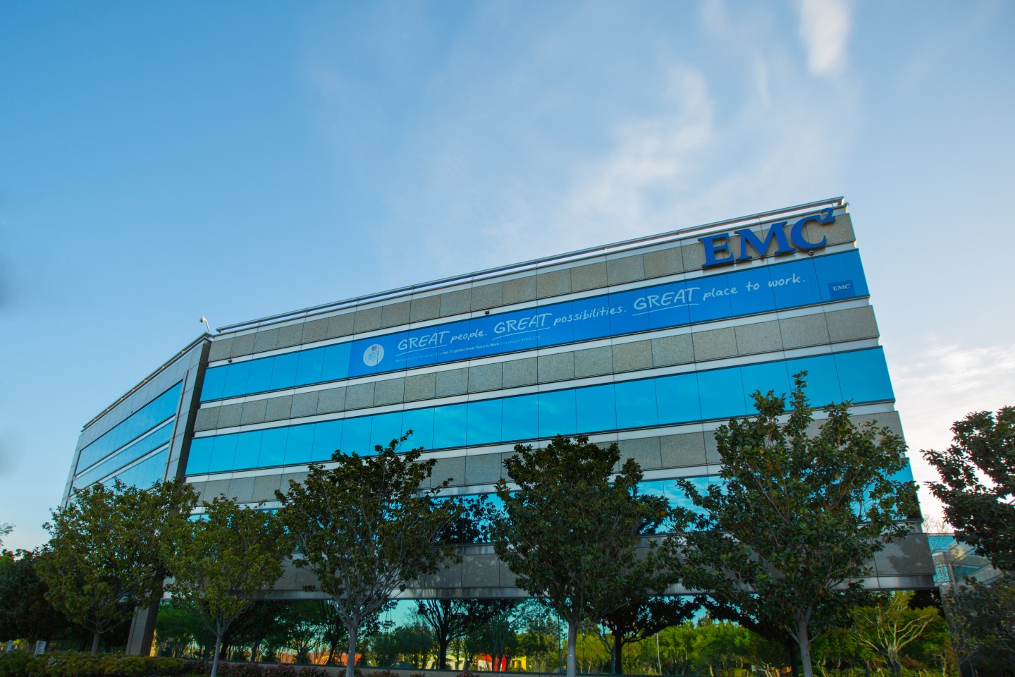 Who might top Dell’s offer for EMC?