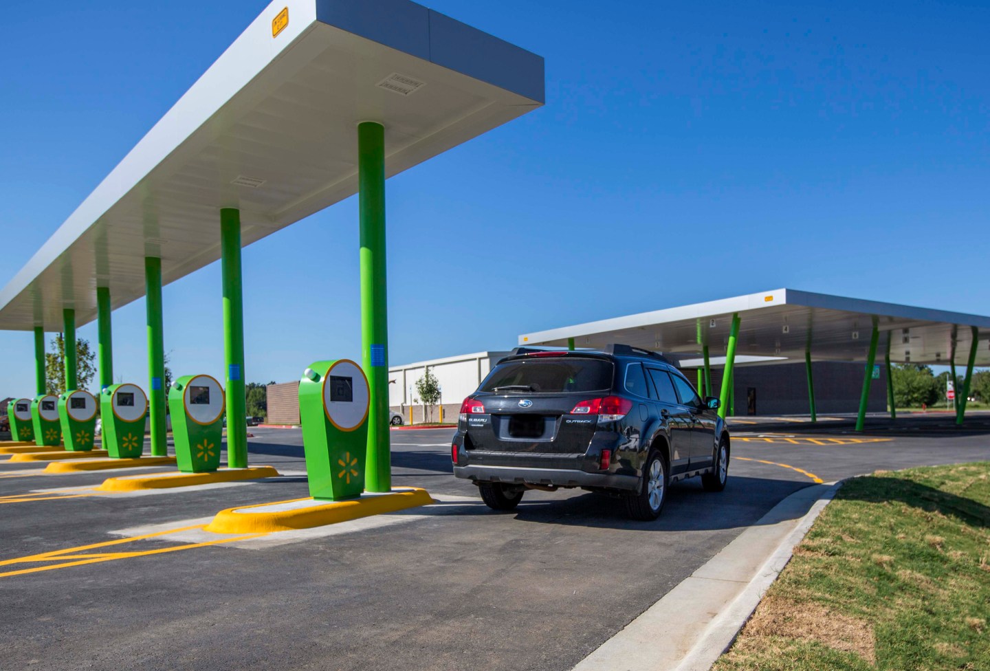 Walmart Expands Pickup Service As Amazon Grocery Fight Heats Up
