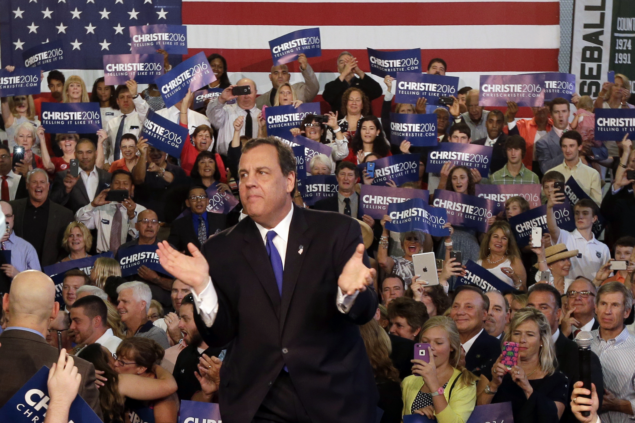 Chris Christie FedEx immigrants