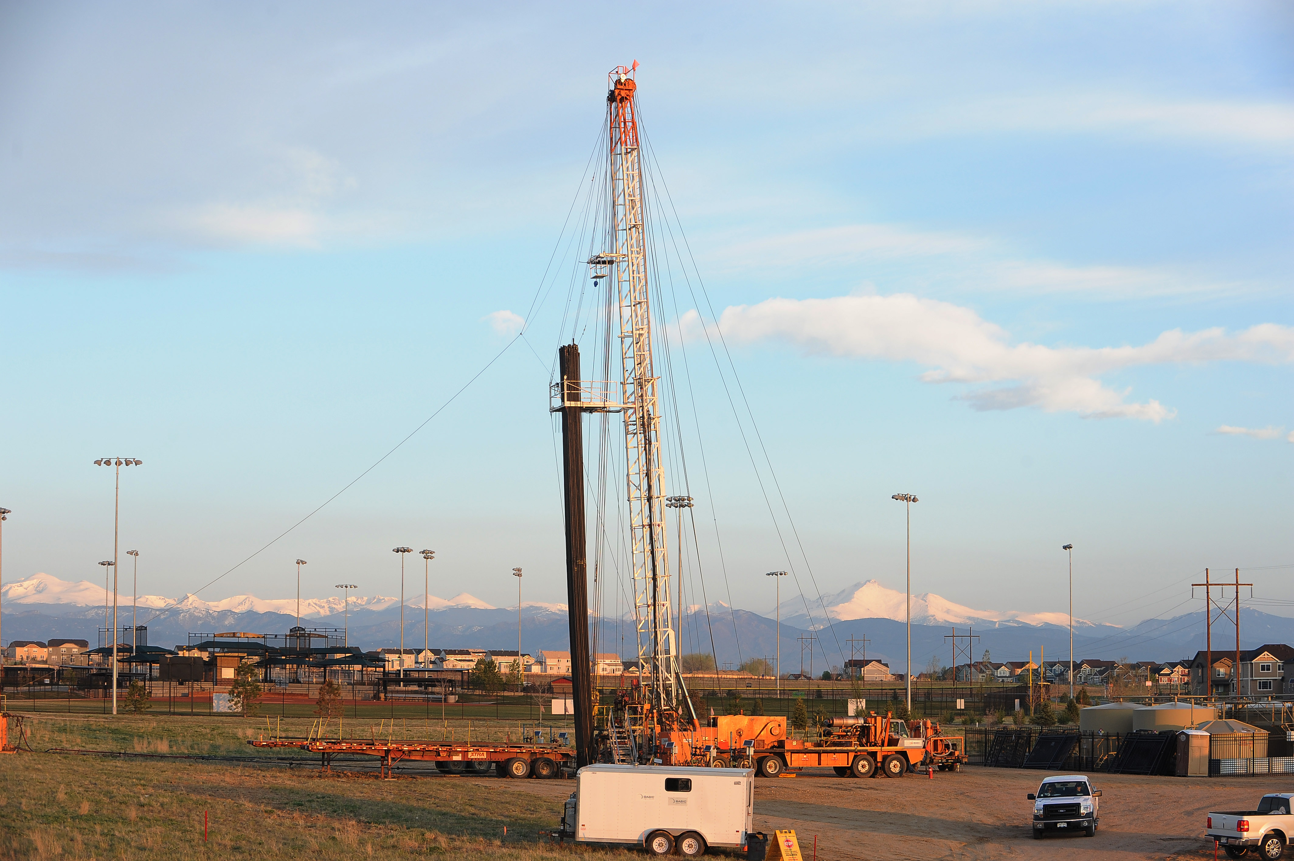 Oil rig derrick