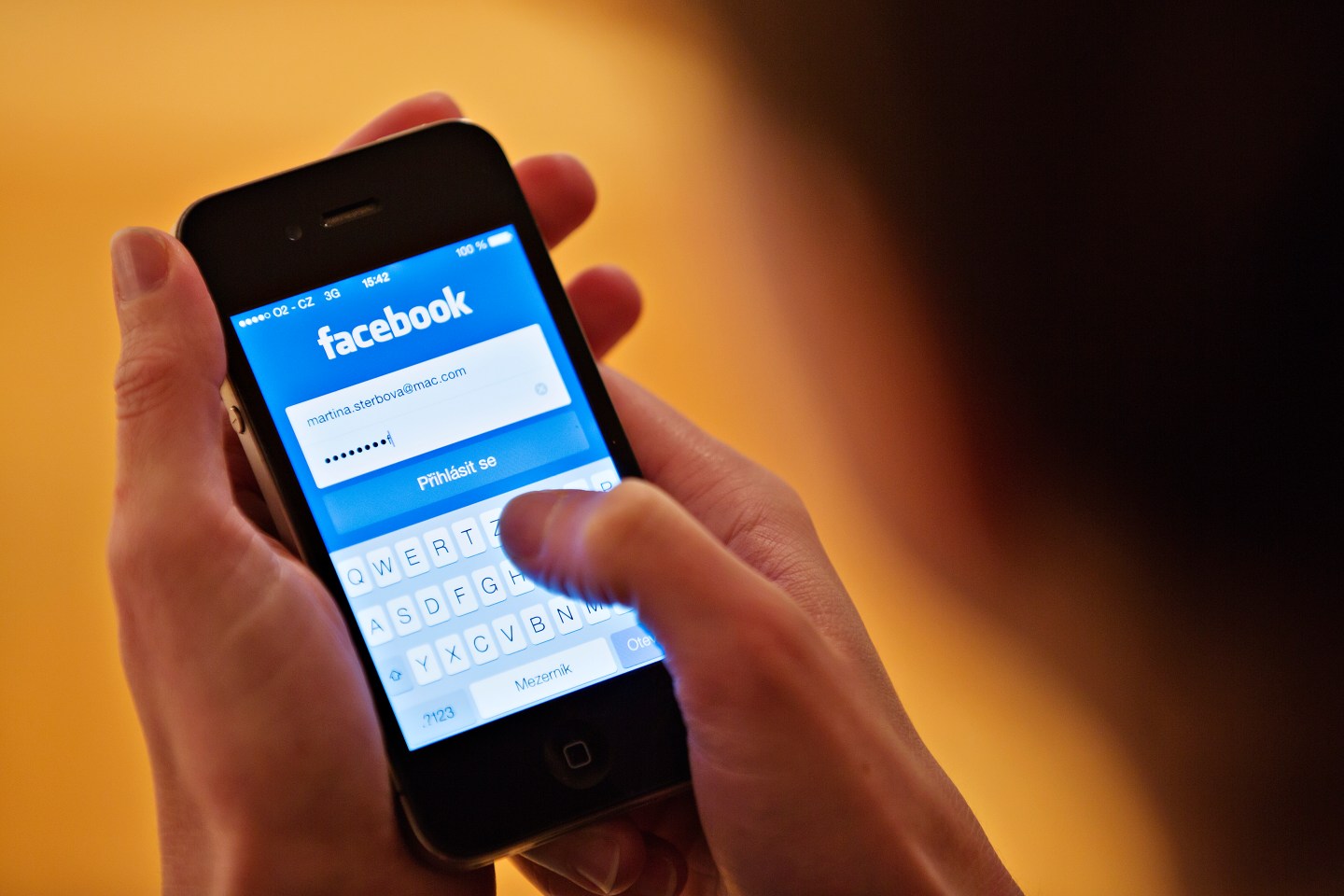 Facebook takes aim at Twitter with news curation tool Signal