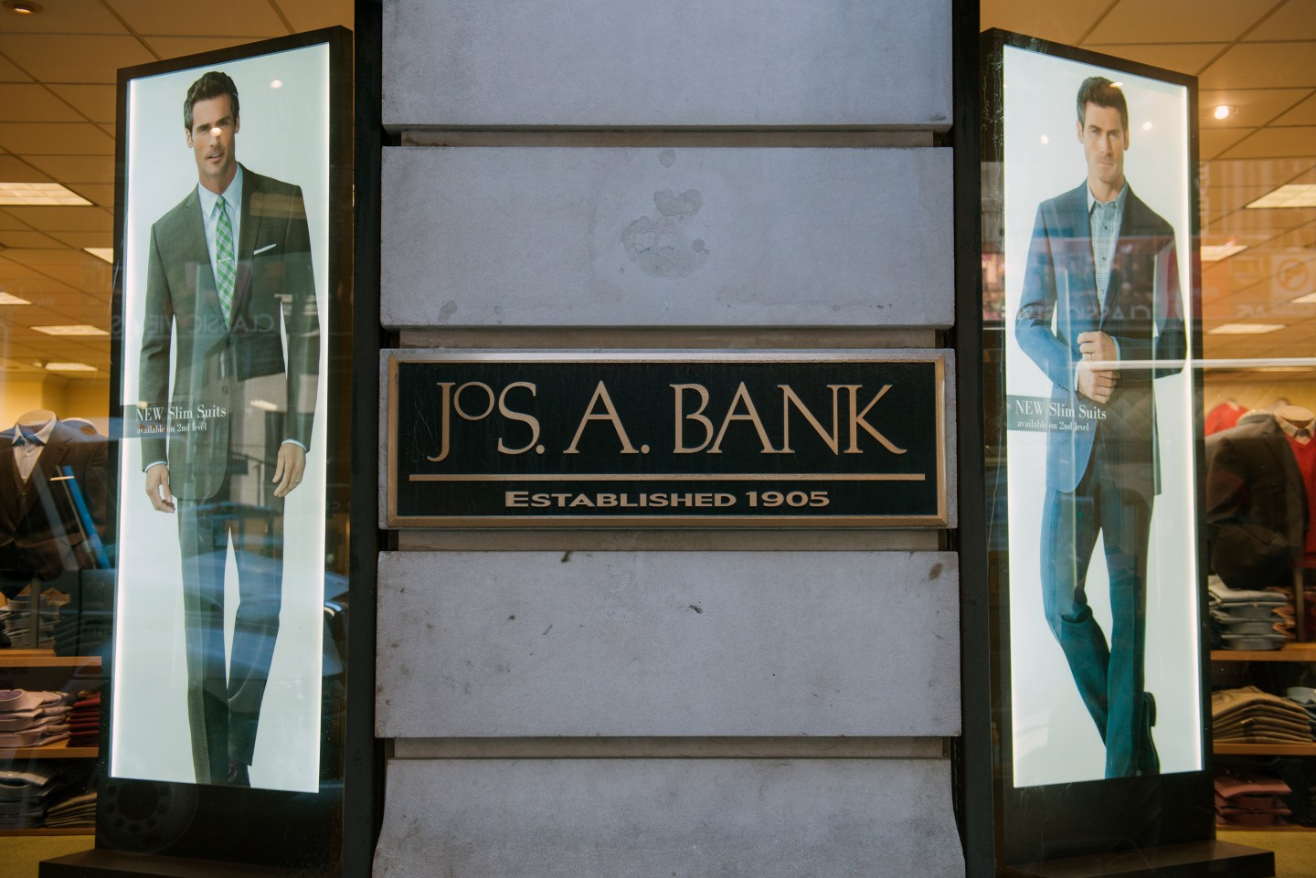 A Jos. A. Bank Clothiers Inc. Store Ahead Of Earnings Figures