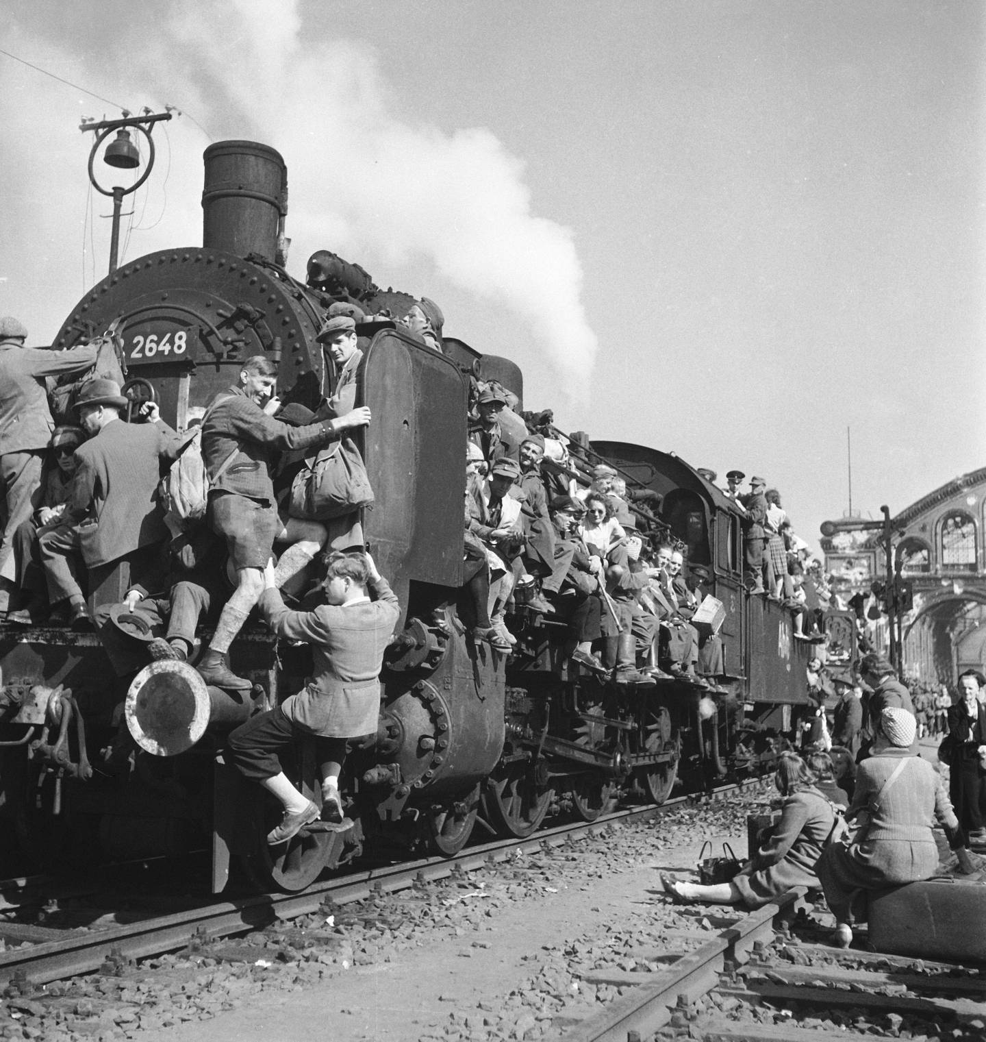 Post WWII German refugees & displaced persons crow