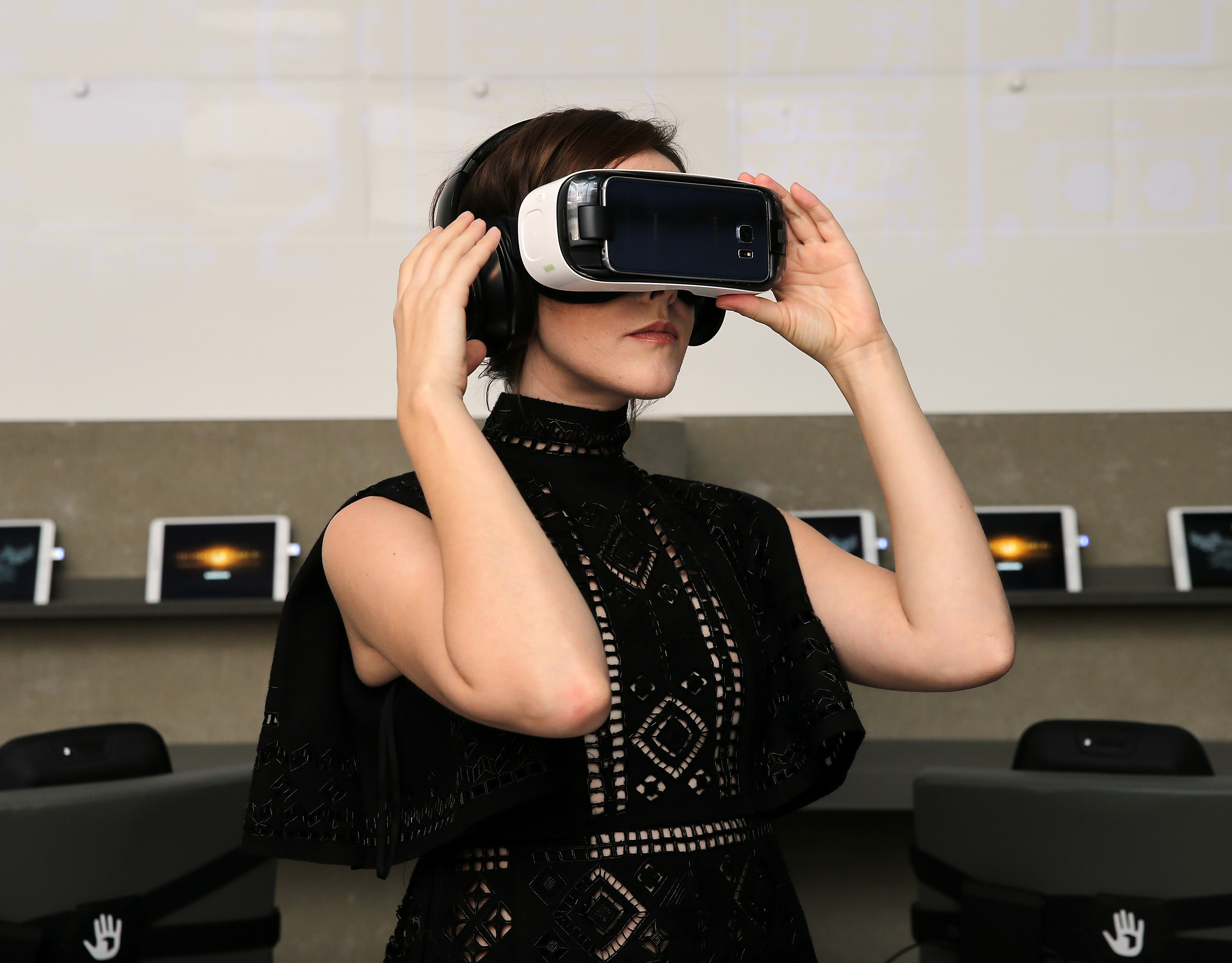 STAND WITH THE MOCKINGJAY Powered By Samsung
