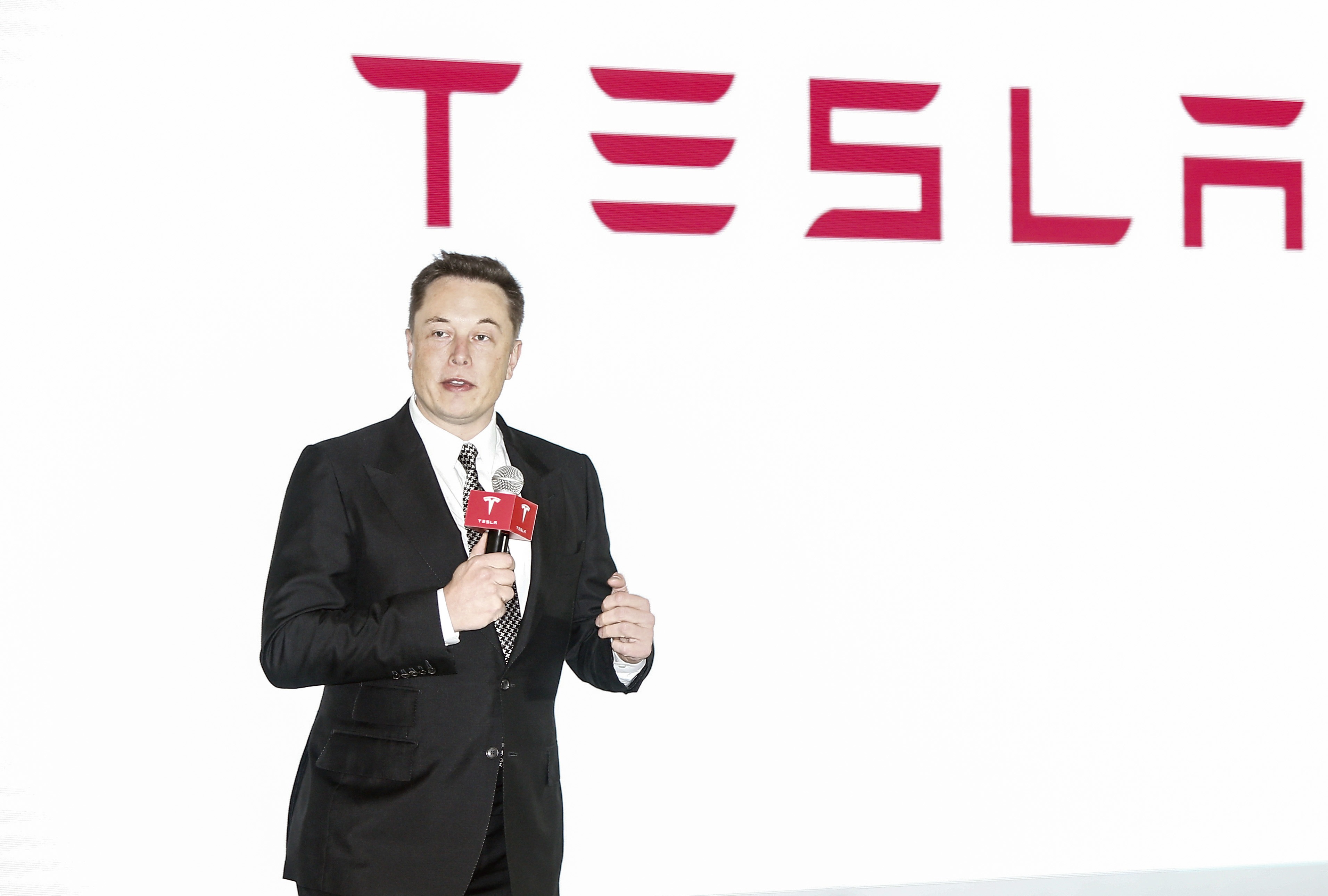 Tesla Update v7.0 Enables Self-driving Test In China