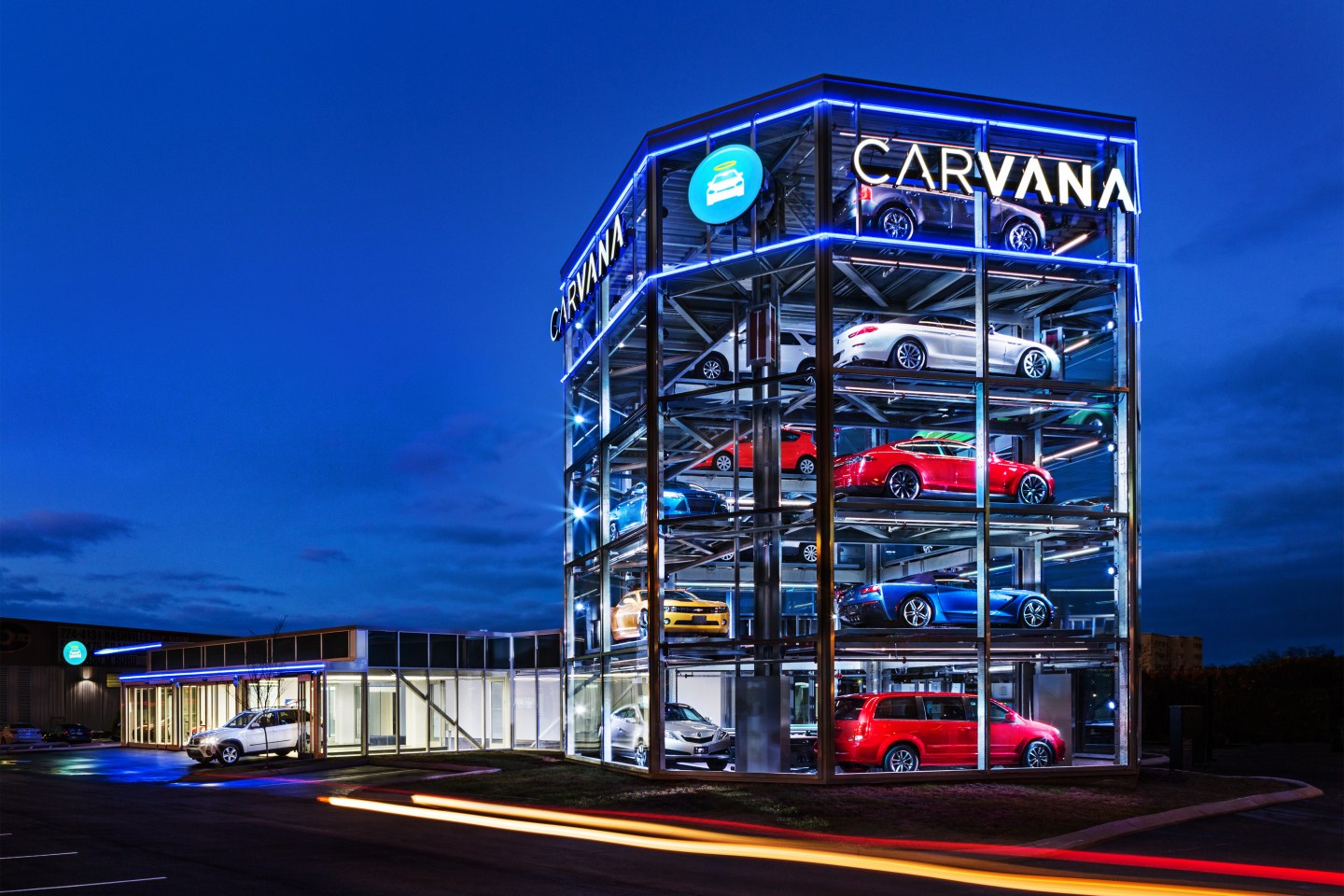 This Startup Raised $160 Million For Its ‘Car Vending Machines’