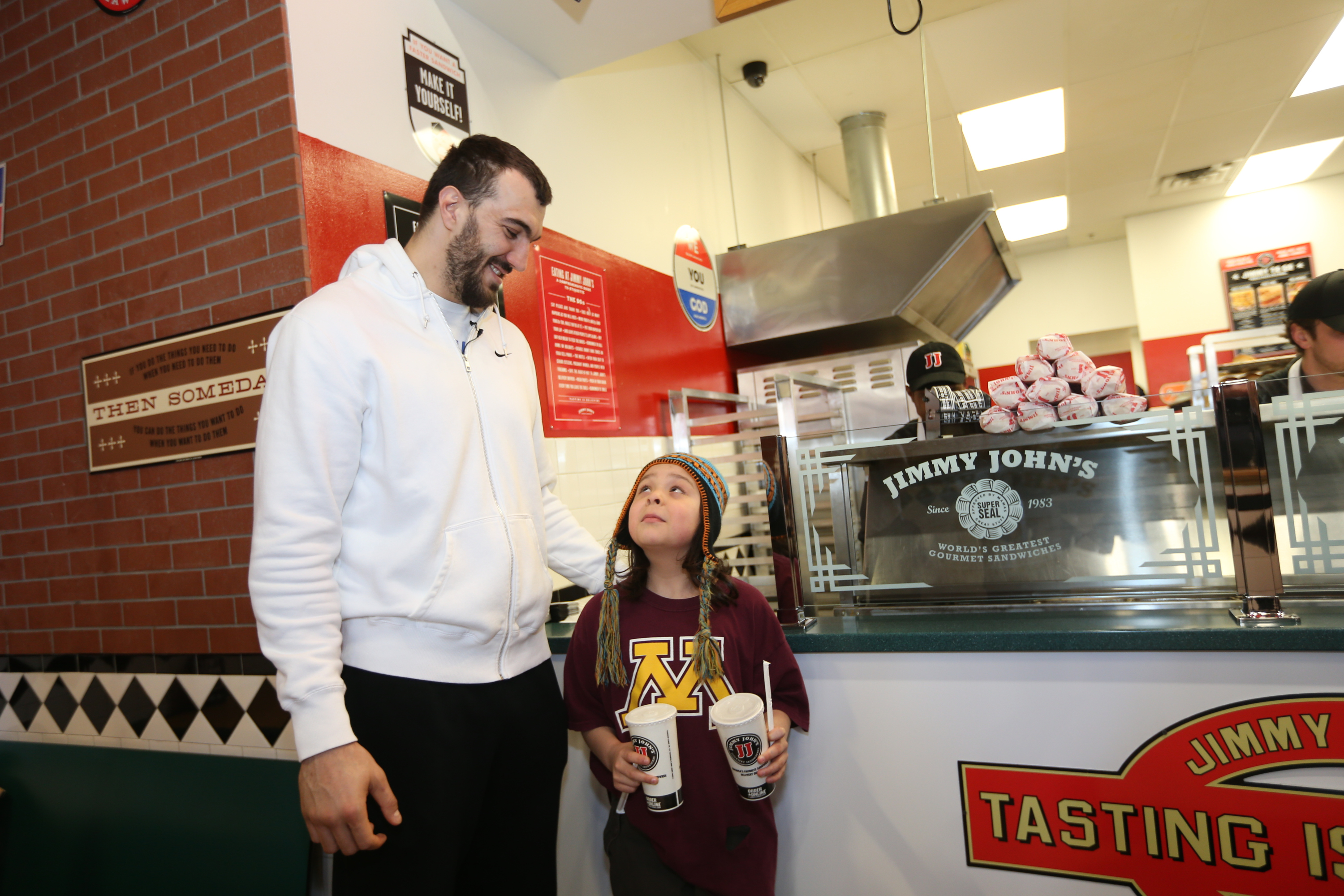 Nikola Pekovic Gets Closer to Fans