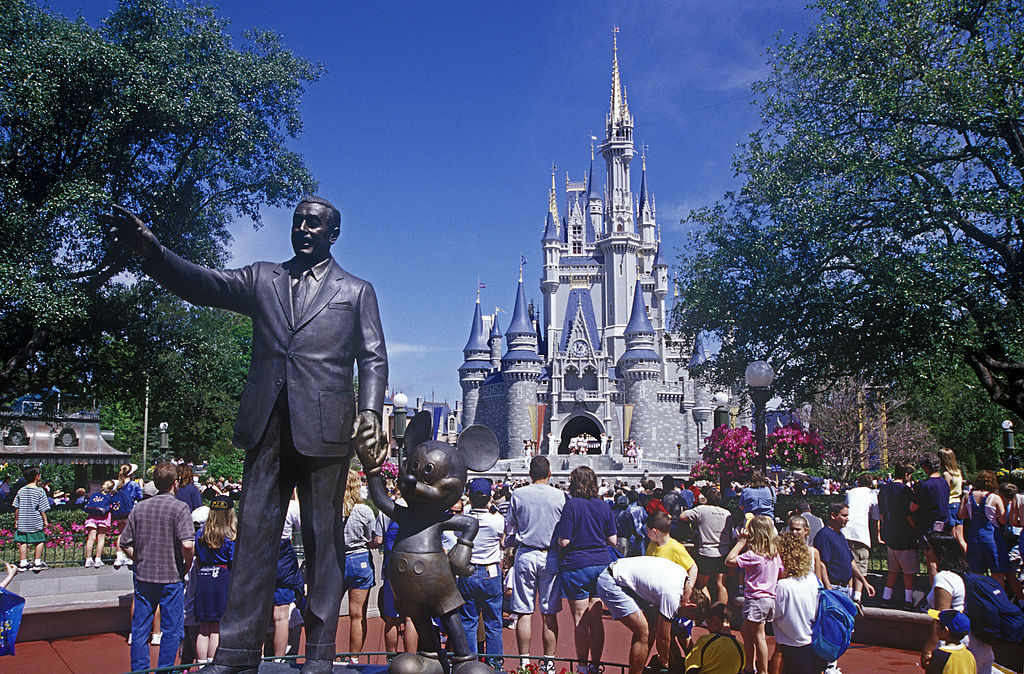 Statue of Walt Disney and Micky Mouse at the entrance to the