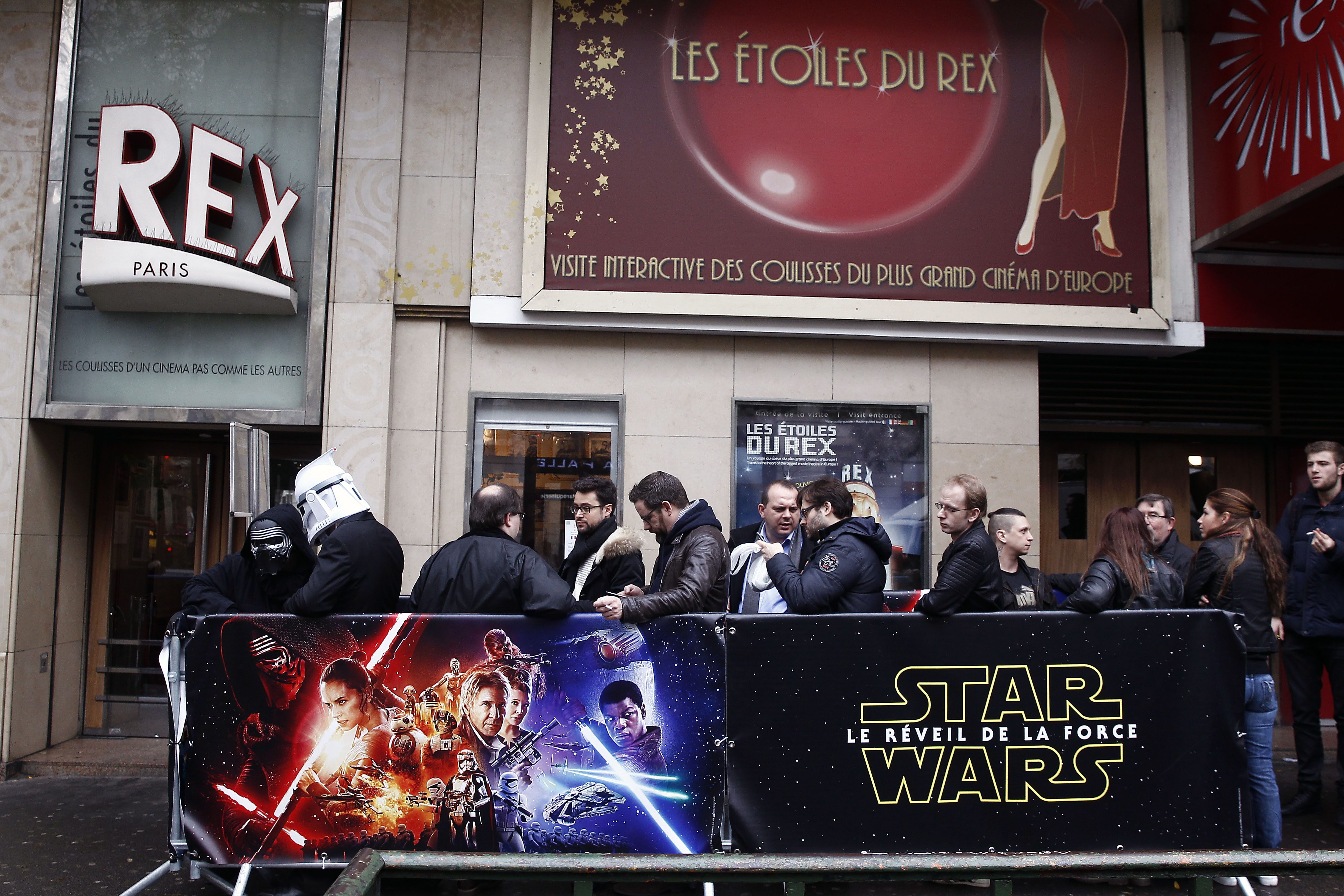 Star Wars Fans Line Up