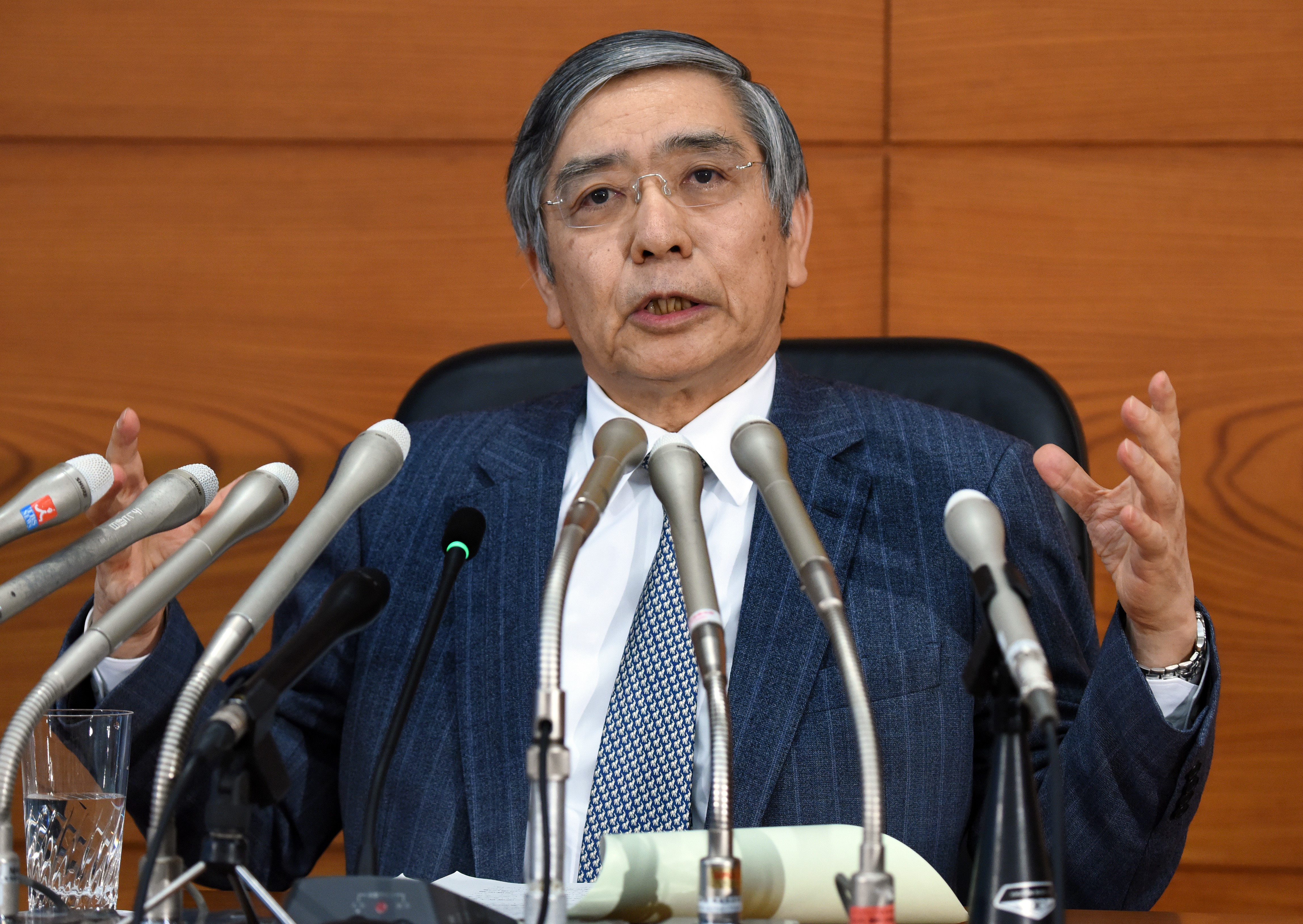 JAPAN-BANK-ECONOMY