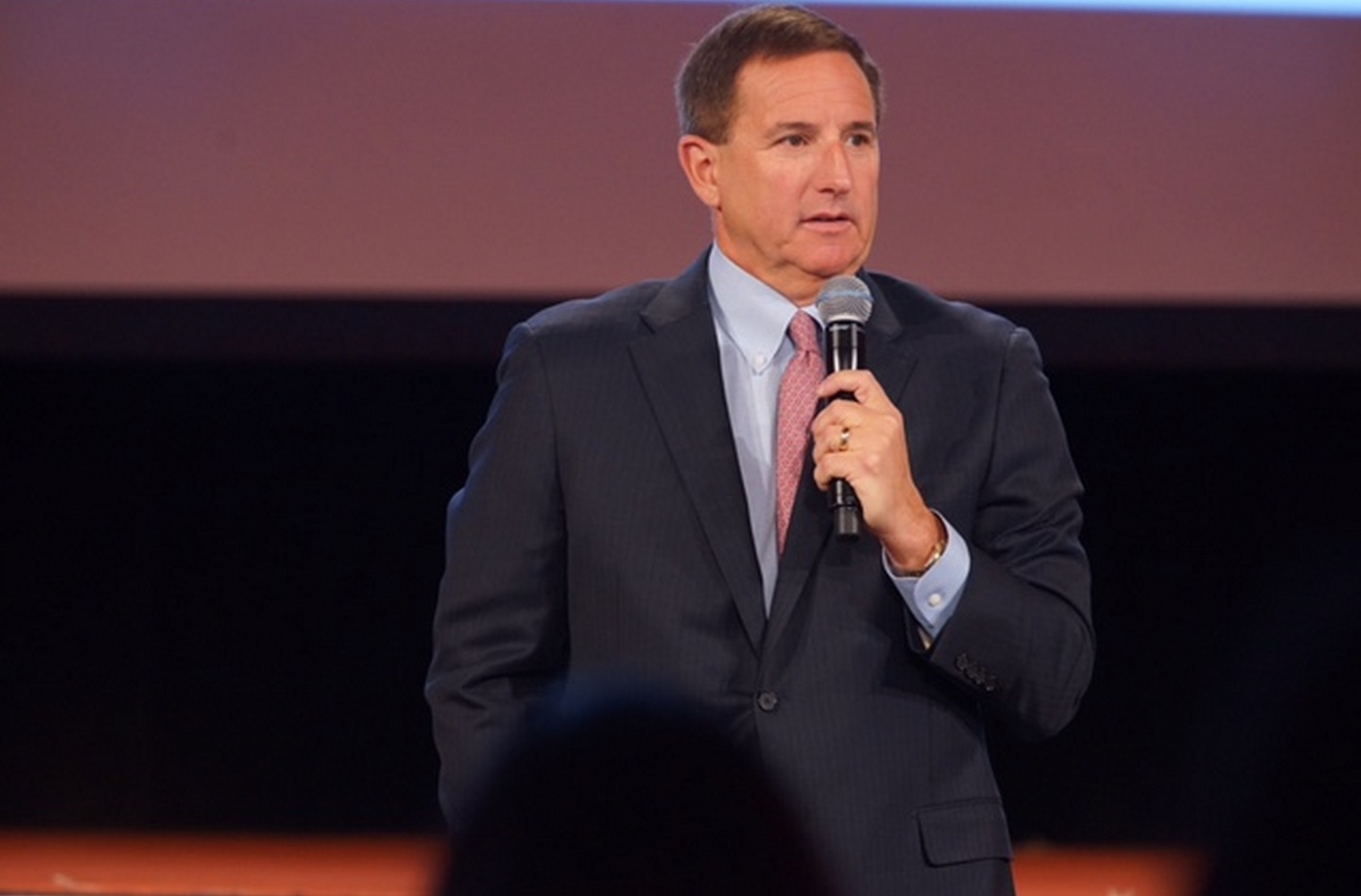 Here’s What Oracle CEO Mark Hurd Says About Keeping Up With Amazon