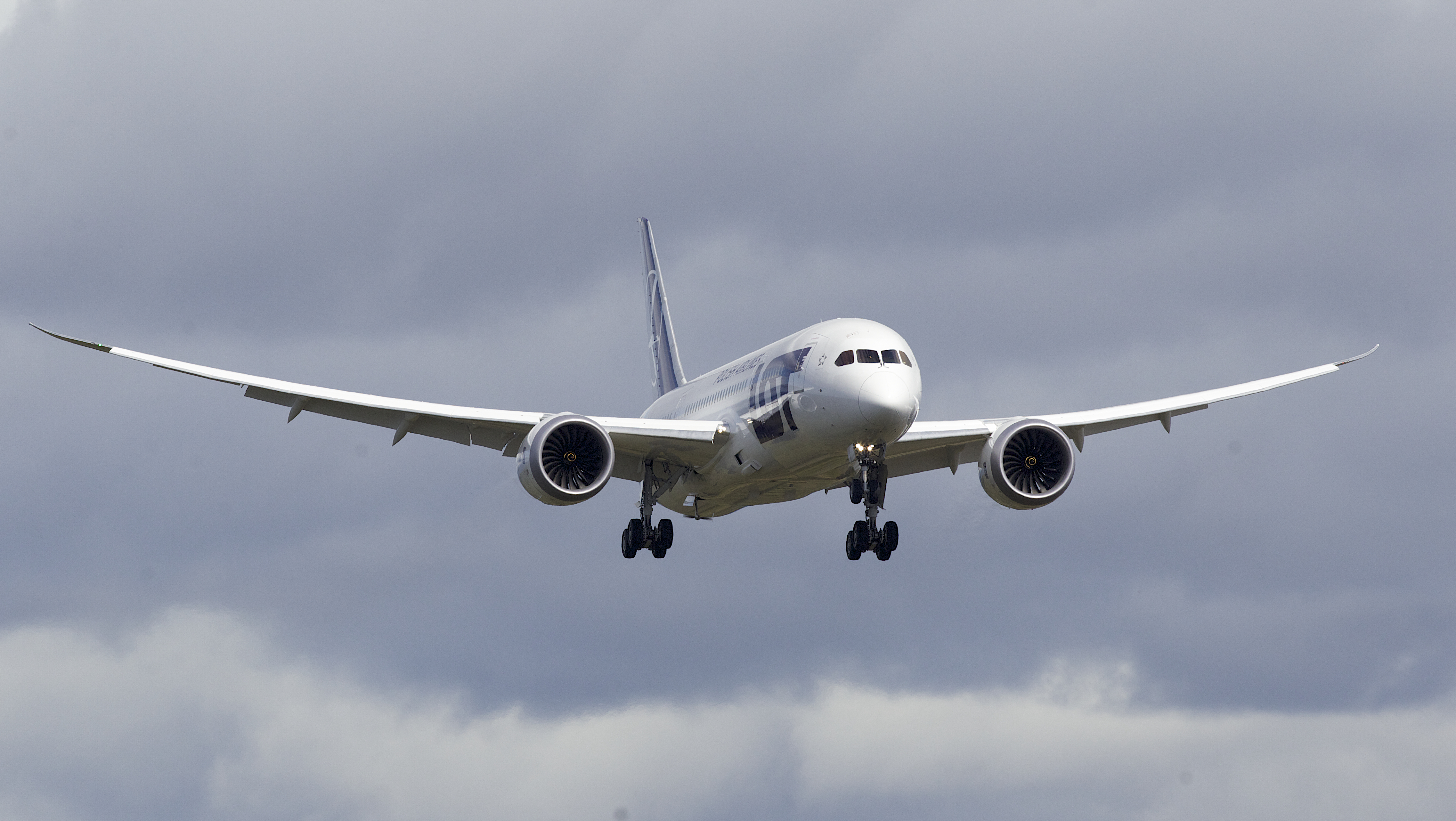 Boeing Conducts 787 Battery Certification Demonstration Flight