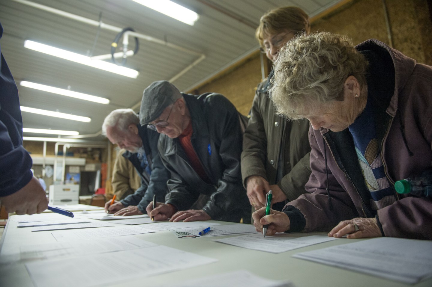US-POLITICS-CAUCUSES-PRIMARY-ELECTION-vote
