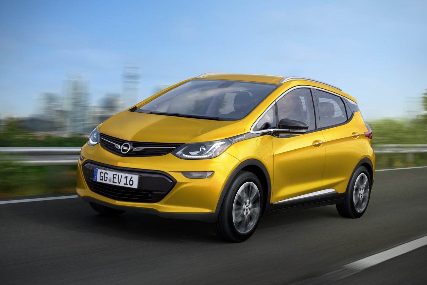 GM Unveils an All-Electric Car for Europe