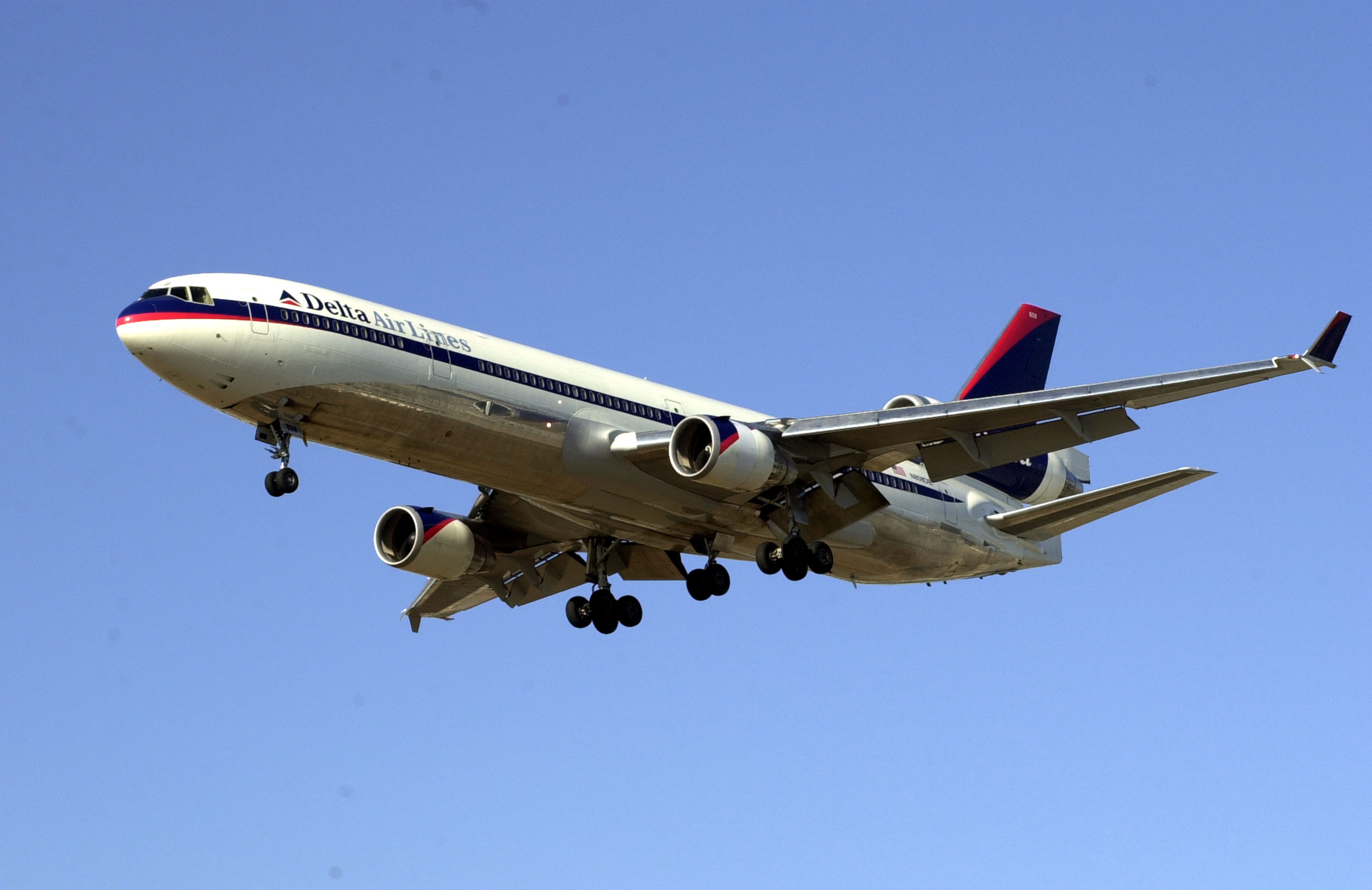 Los Angeles International Airport Opens to Limited Service