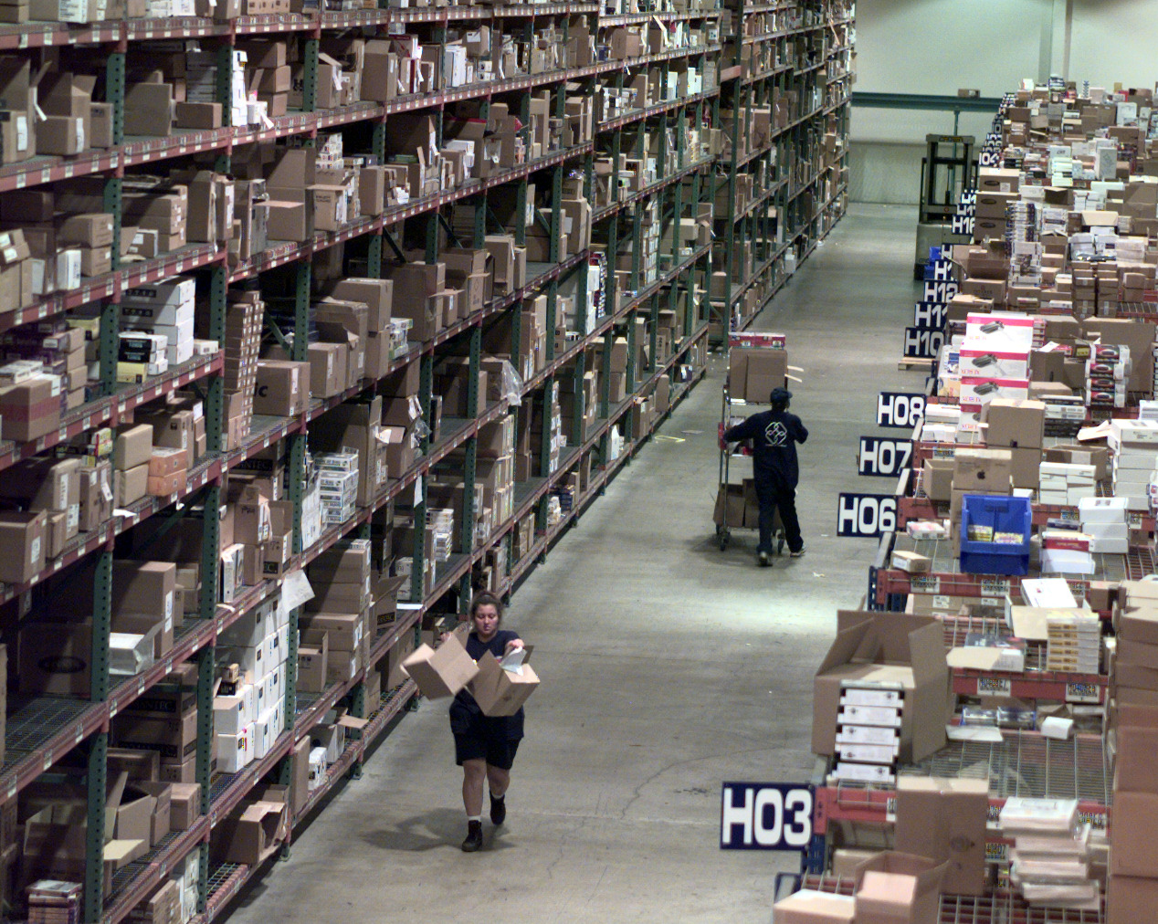 FI.Ingram.shelves.D.072298.KRHWarehouse workers pick up orders for games, software, hard drives an