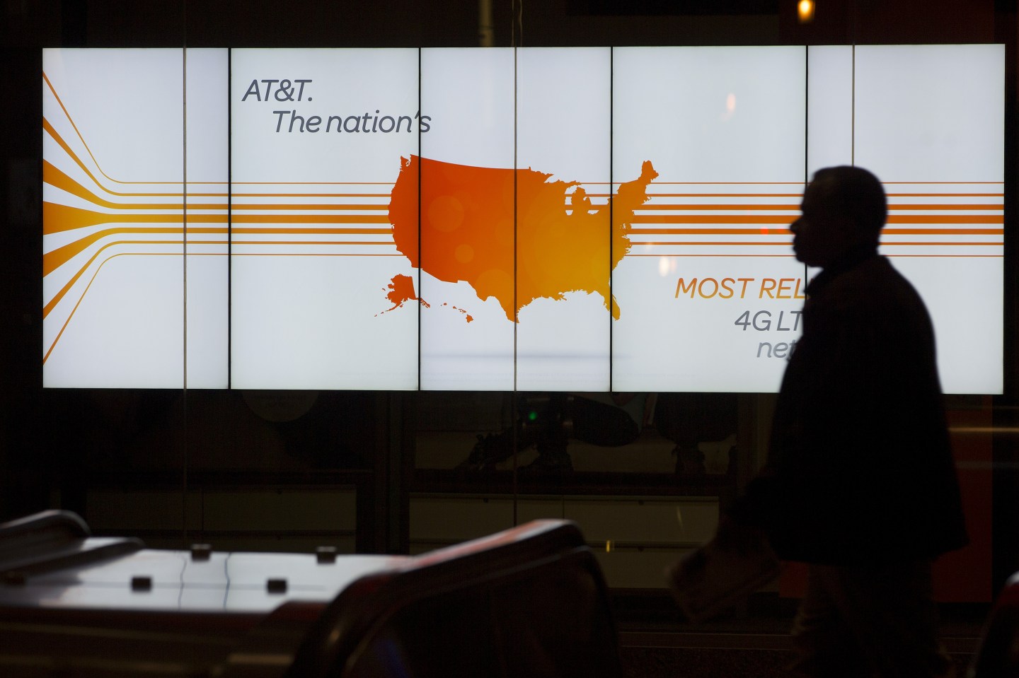 AT&T Cuts 2014 Forecast, Misses Estimates Amid Price Battles
