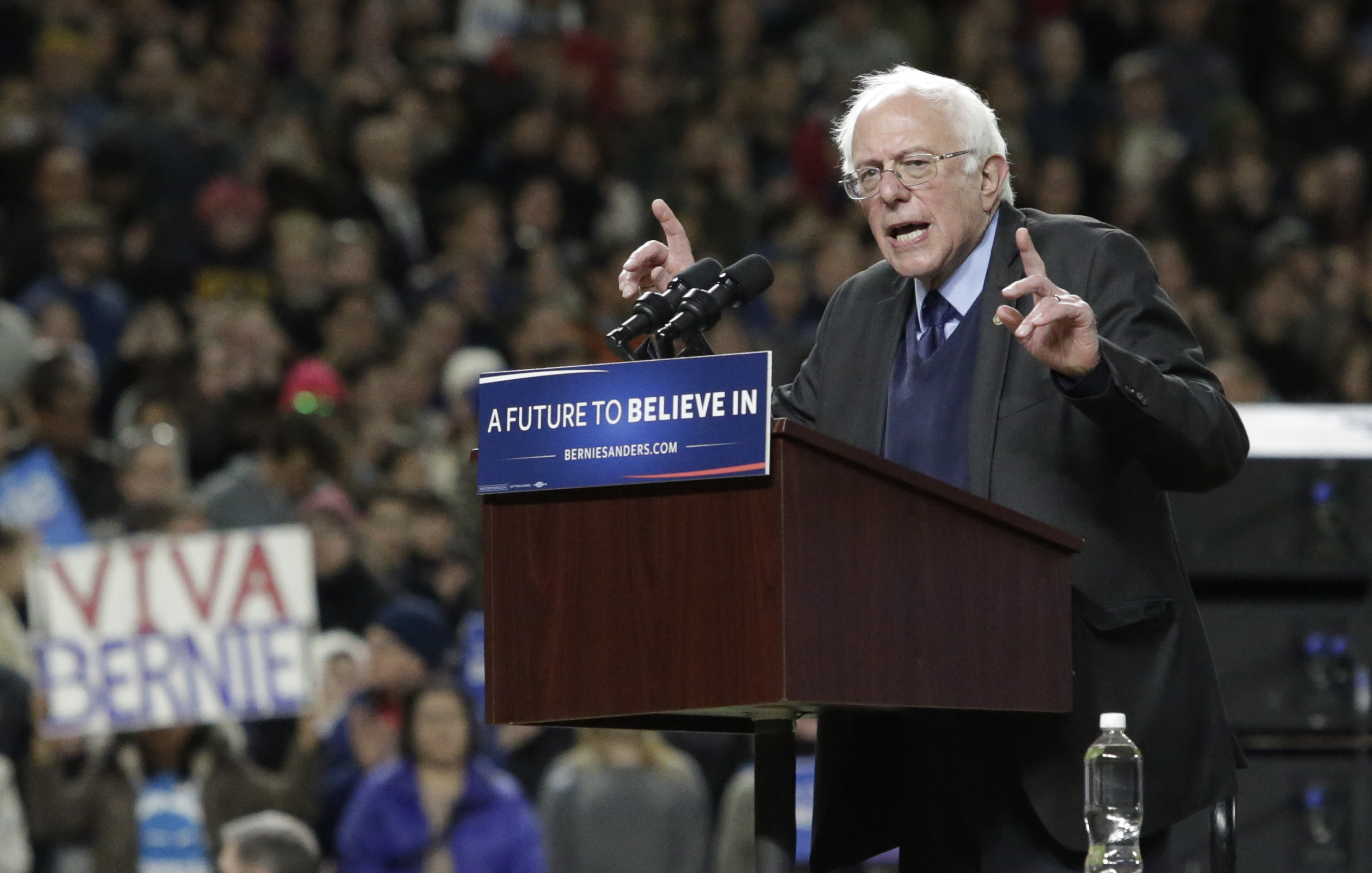 US-VOTE-DEMOCRATS-POLITICS-SANDERS