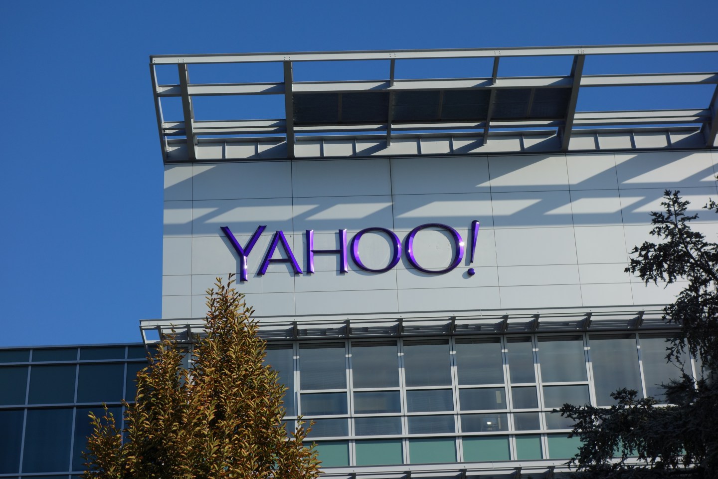 Verizon Plans to Bid On Yahoo, Google Is Considering