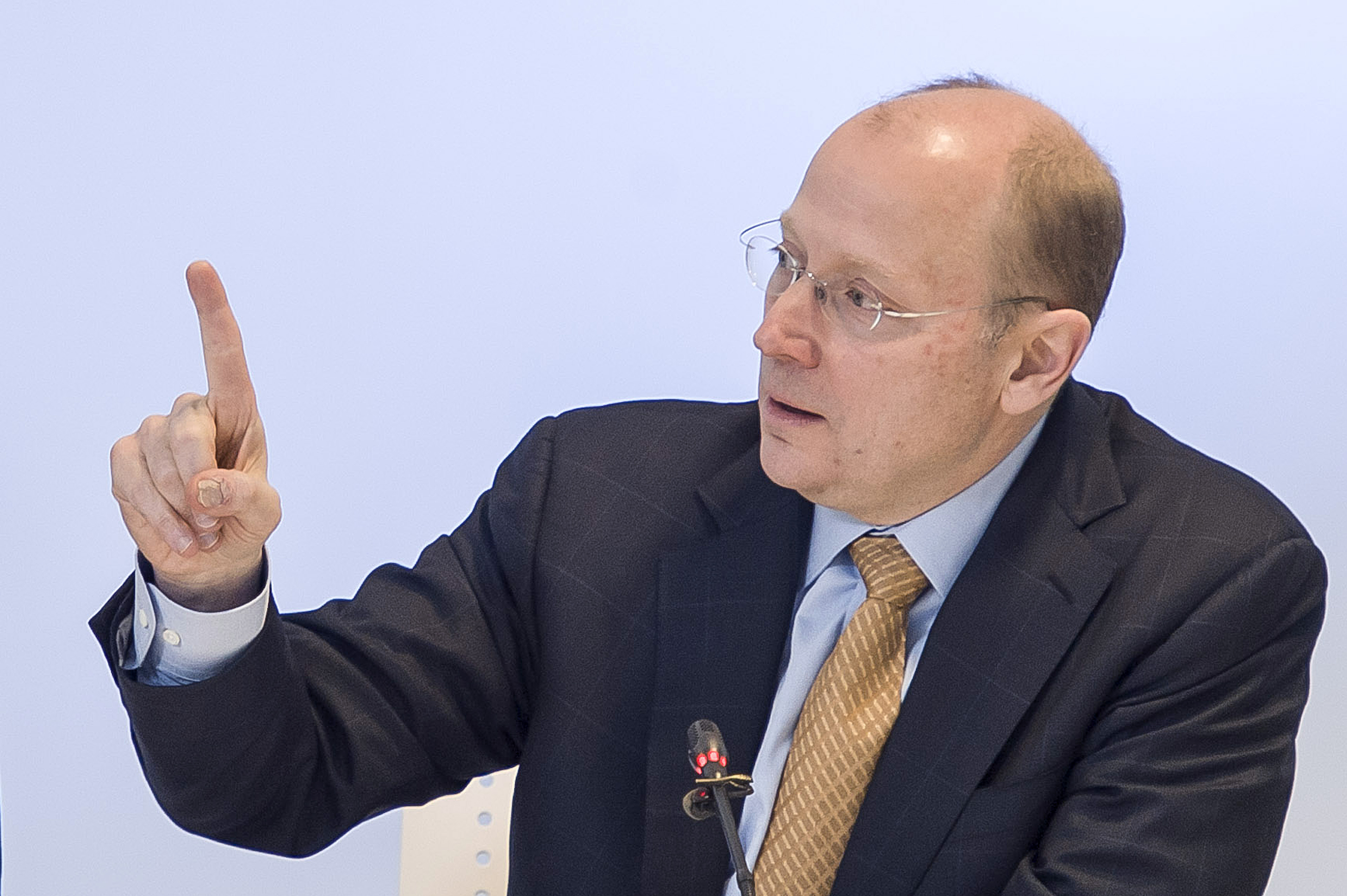 Peugeot CEO Philippe Varin & GM Vice Chairman Steve Girsky News Conference