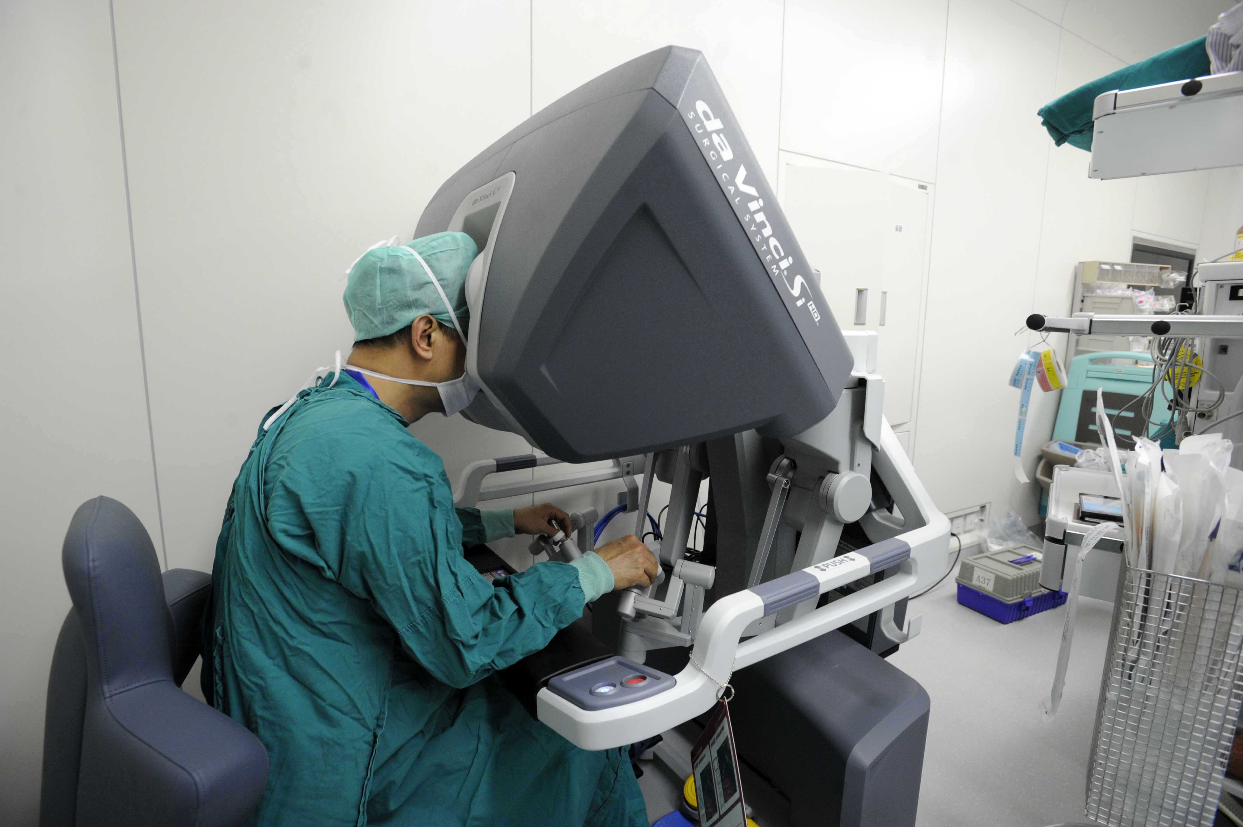 Da Vinci Surgical Robot Works In Southern Part Of China