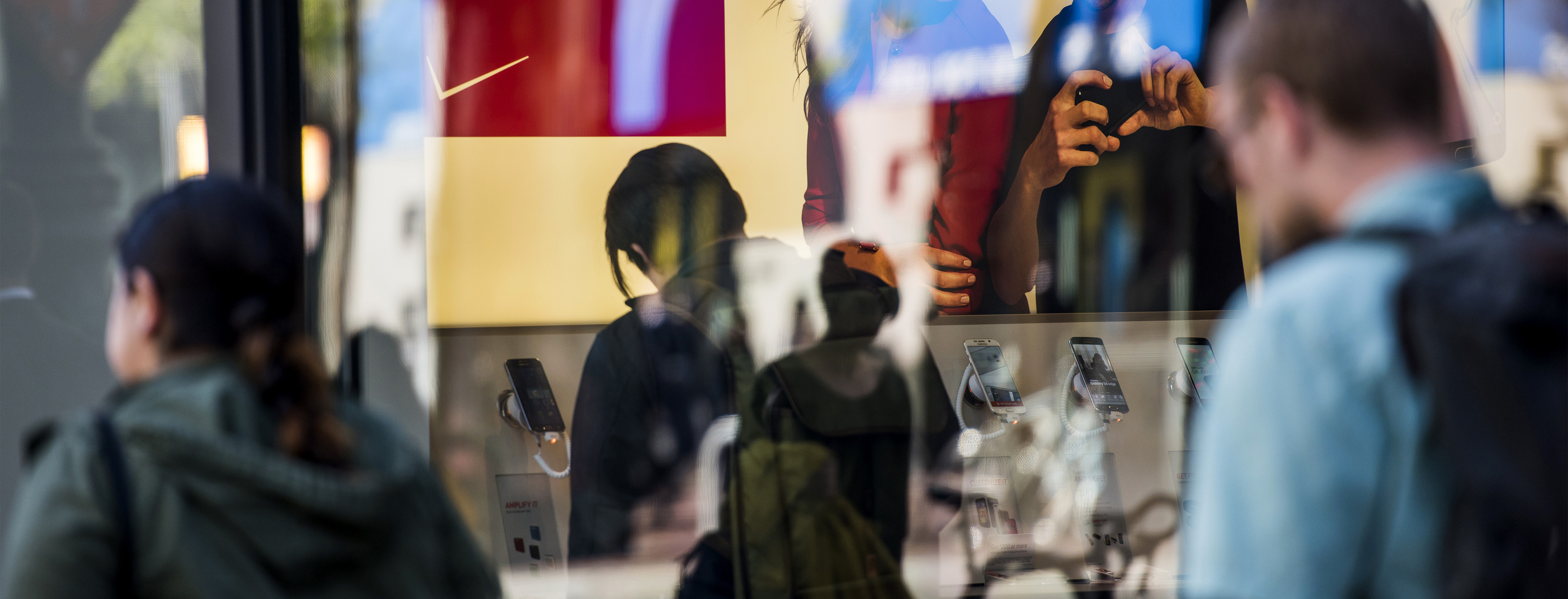 A Verizon Communications Inc. Store Ahead Of Earnings Figures