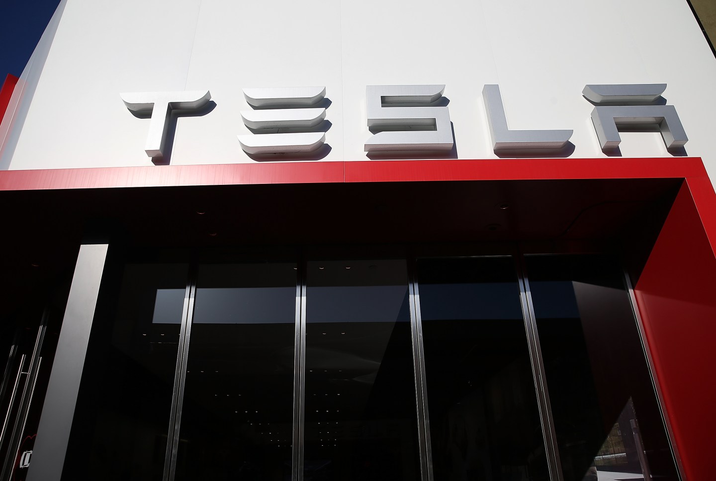 Why Tesla Has Been In Battery Talks With Samsung for Years