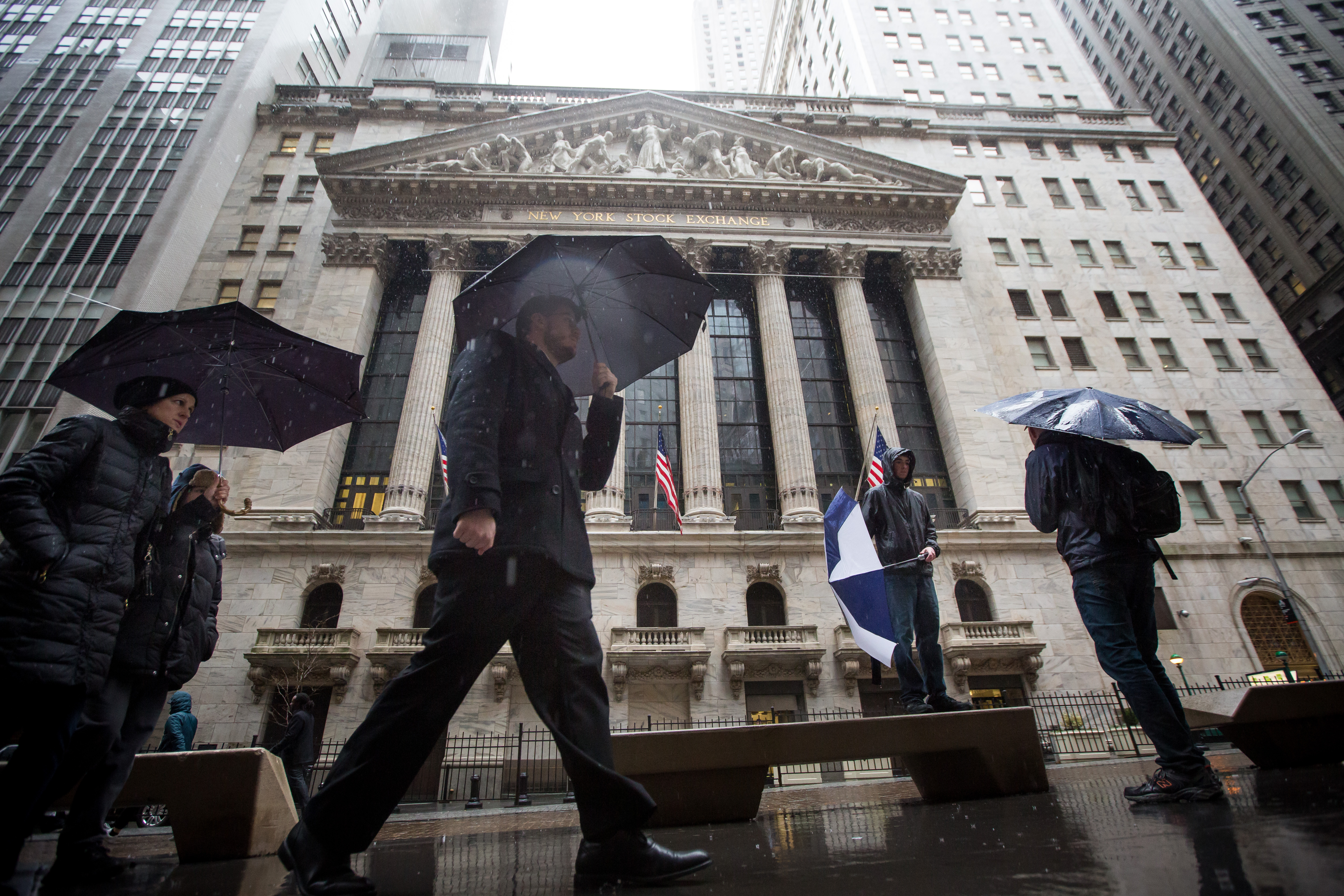 U.S. Stocks Track Chinese Rebound as Oil Slips Amid Output Deal