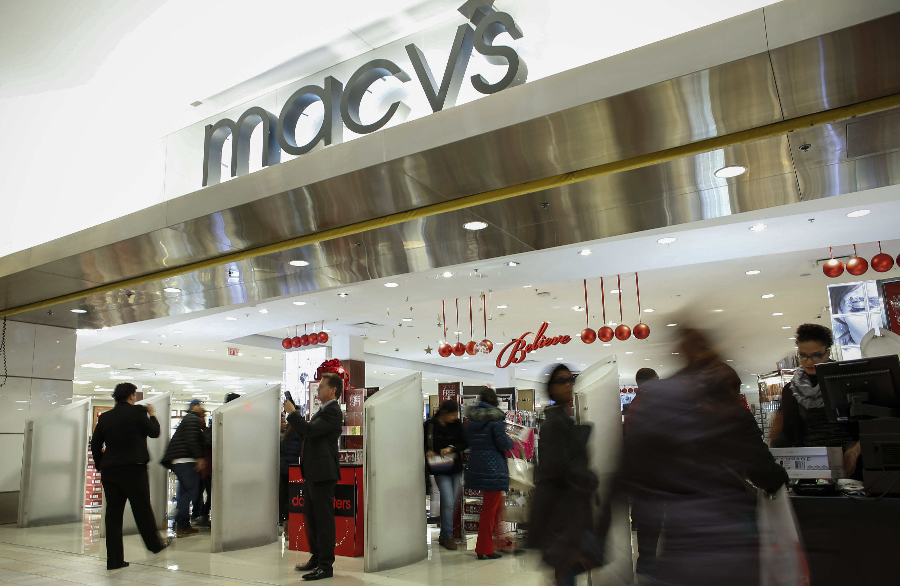 Black Friday Shopping Begins On Thanksgiving Evening