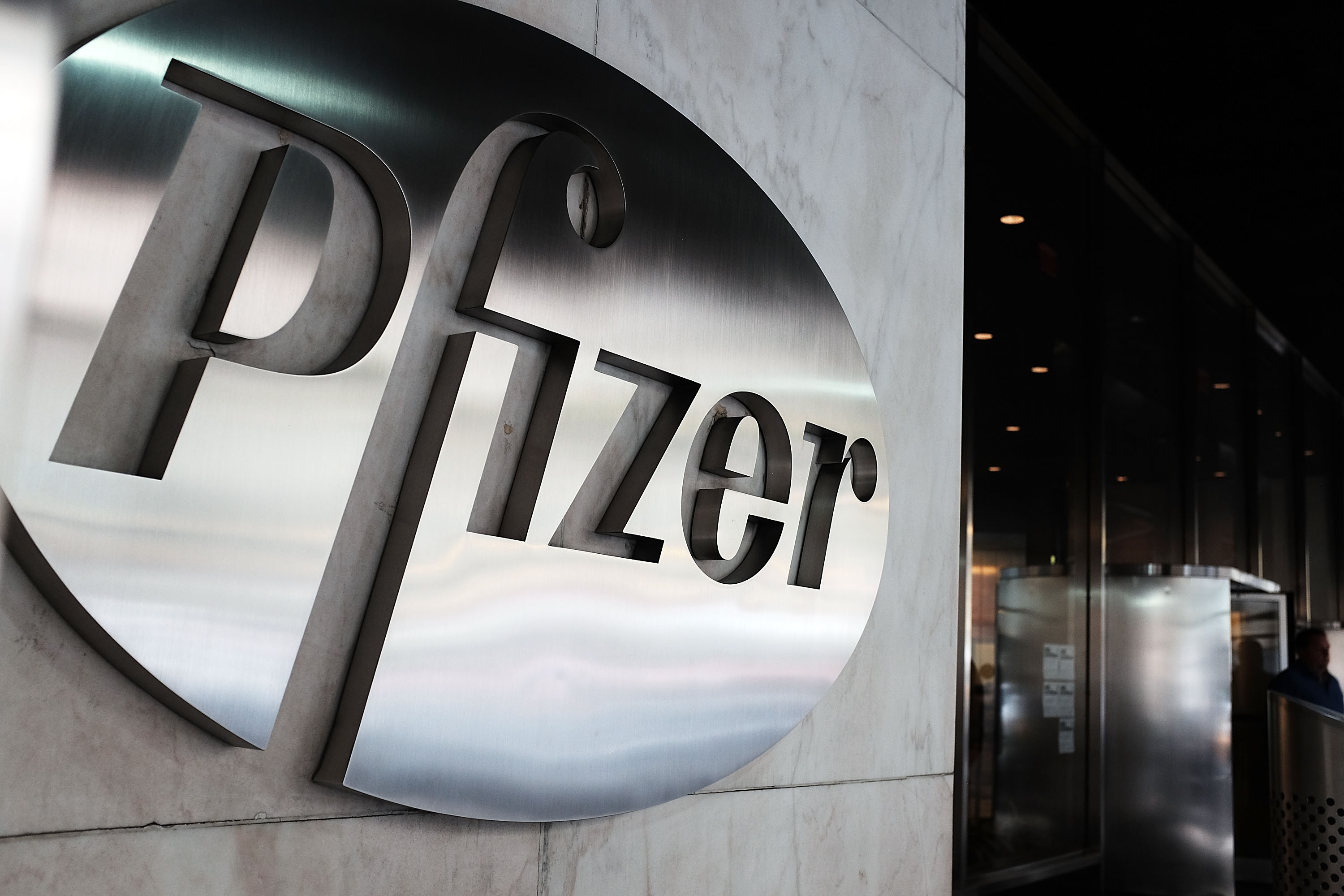 Pfizer In Merger Talks With Allergan PLC