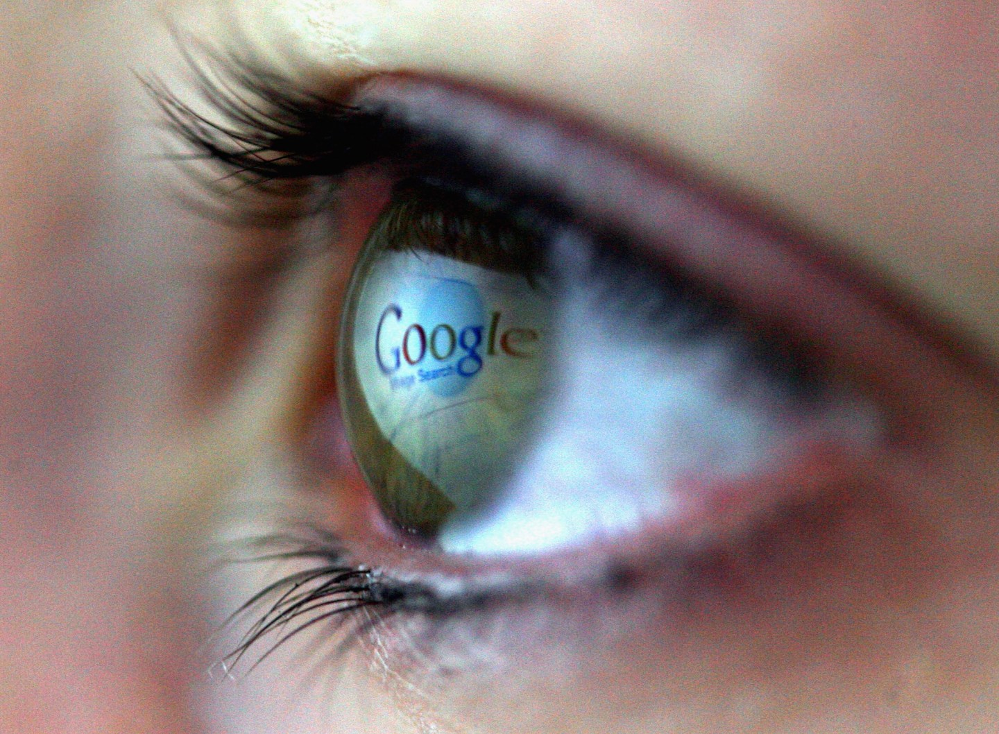 Internet Market Considers MIcrosoft Bid for Yahoo