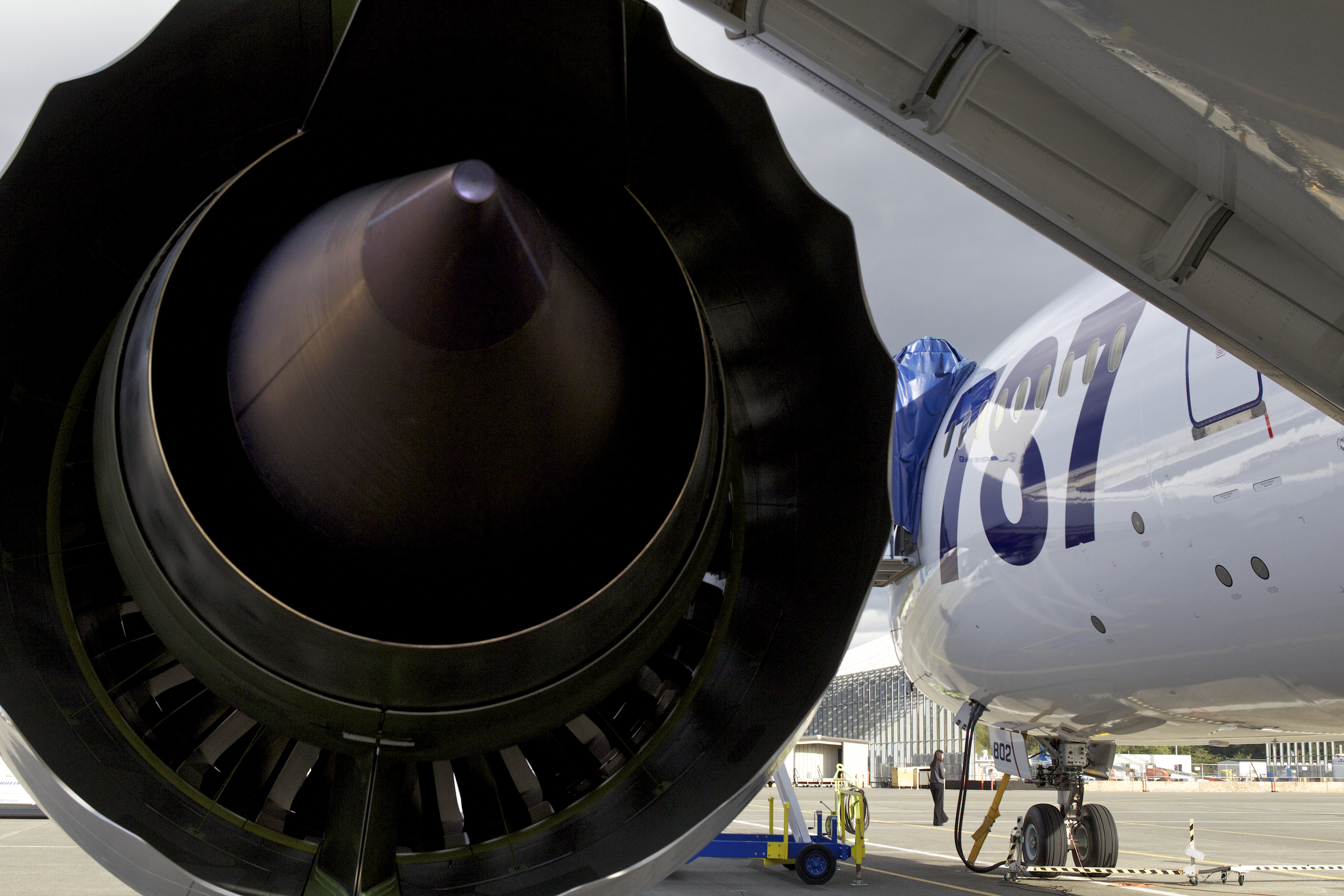 Boeing Delivers Its First 787 Dreamliner