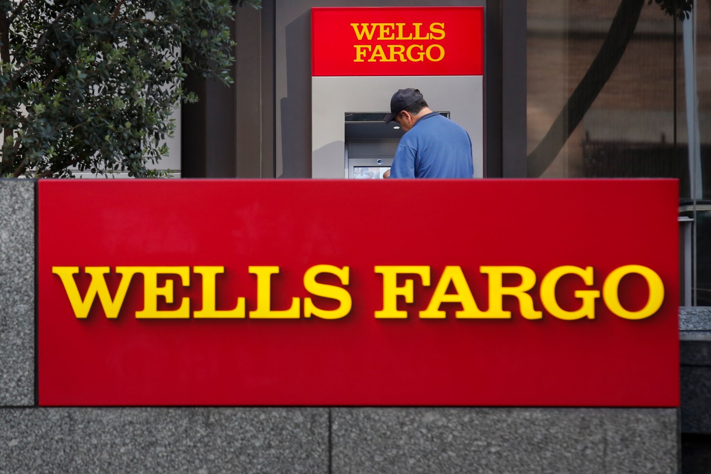 JPMorgan Chase & Co. And Wells Fargo & Co. Bank Branches Ahead Of Earnings
