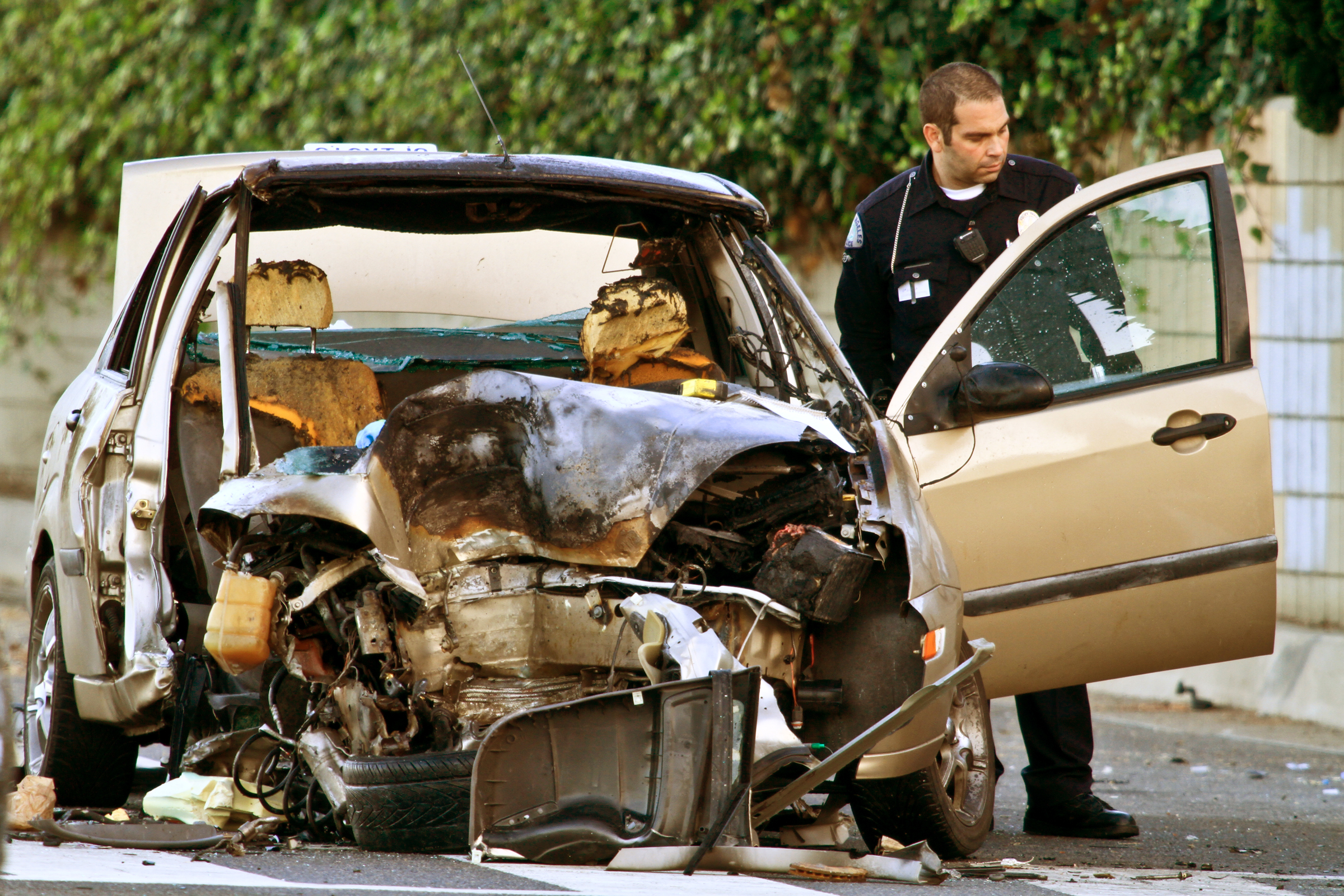 PACIFIC PALISADES, CA, August 03, 2011 ; Investigators at the scene of an accident where a car sla